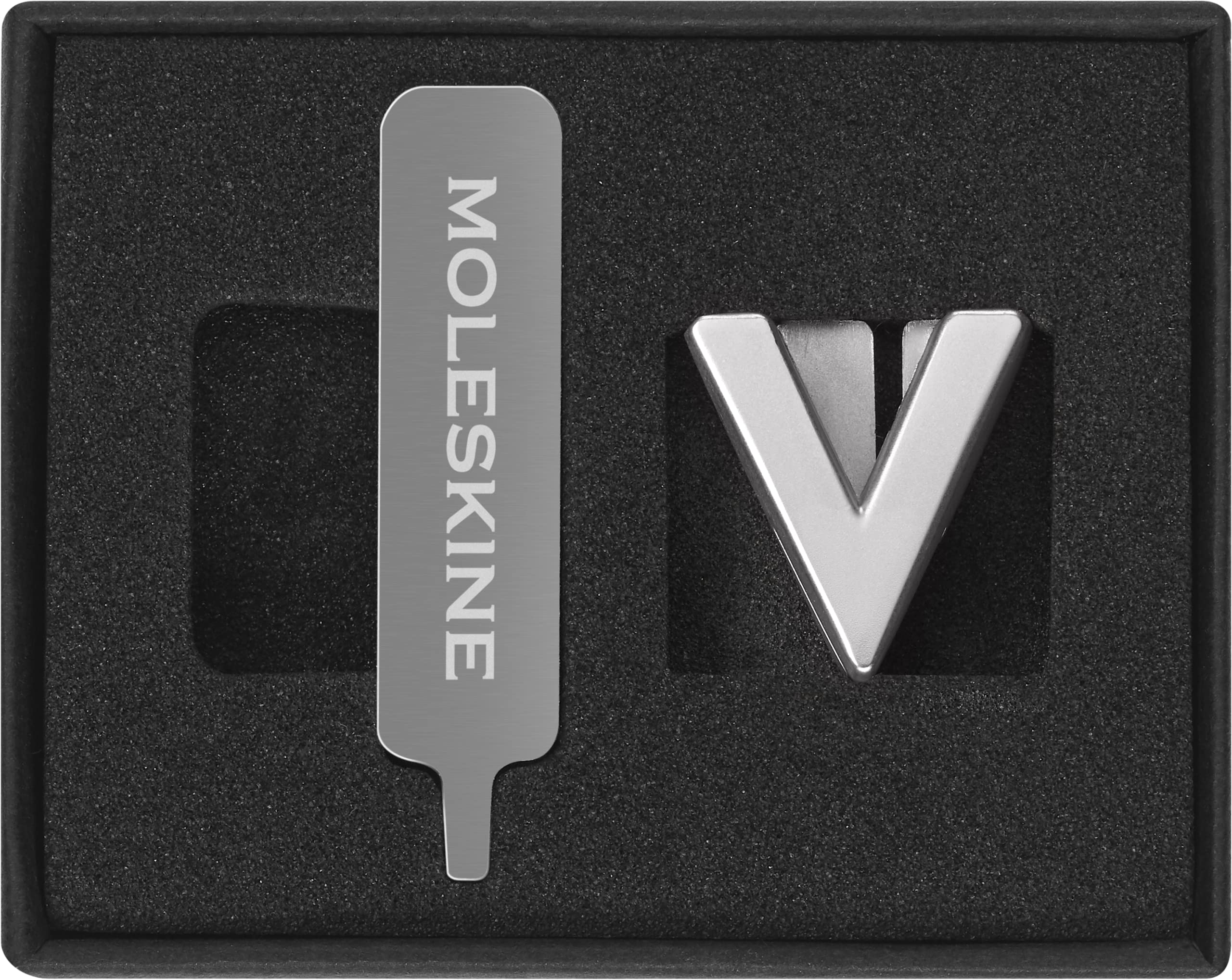 Pin Lettera V Per Taccuino Moleskine - Argento, Personalizza Con Elastico