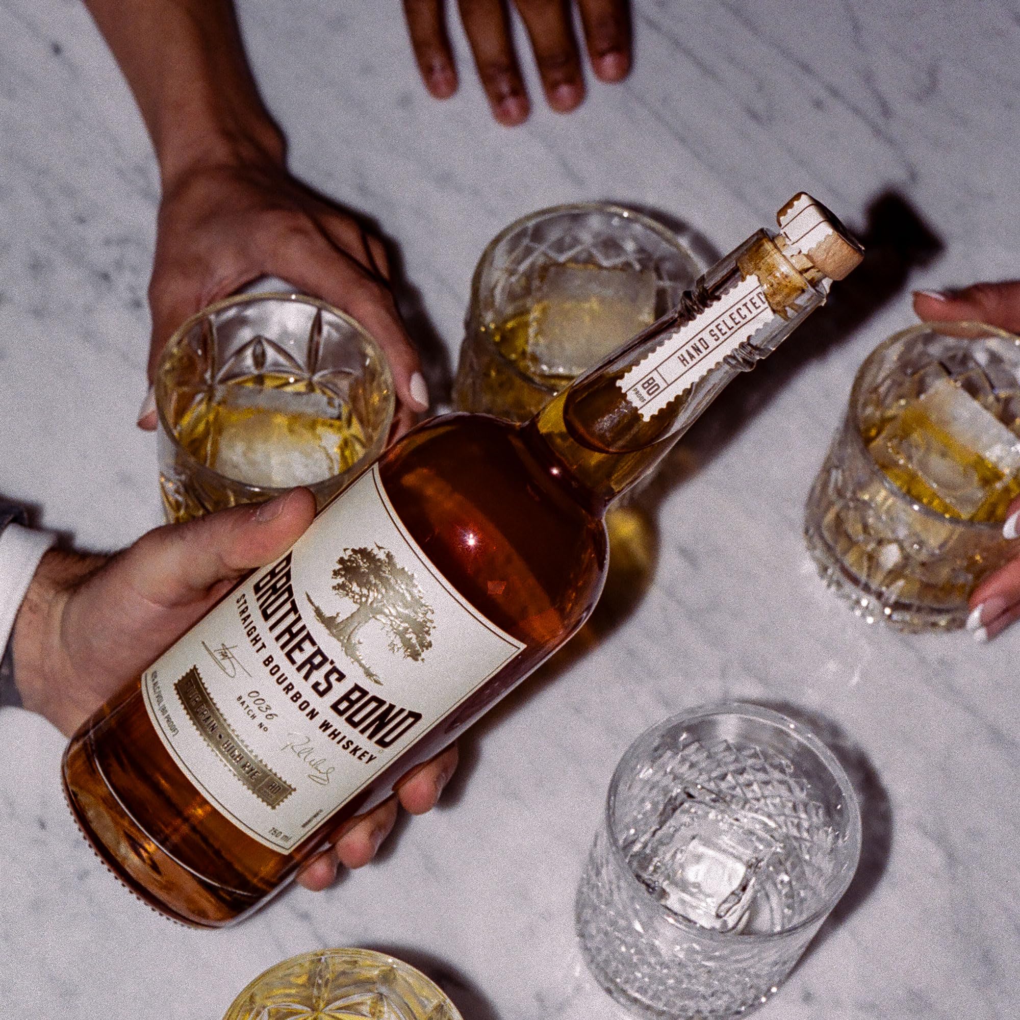 Brother’s Bond Straight Bourbon Whiskey 700 ml – 40% Vol, mindestens 4 Jahre gereift – Bourbon mit hohem Roggenanteil – weich, würzig & ausgewogen – pur oder in Cocktails