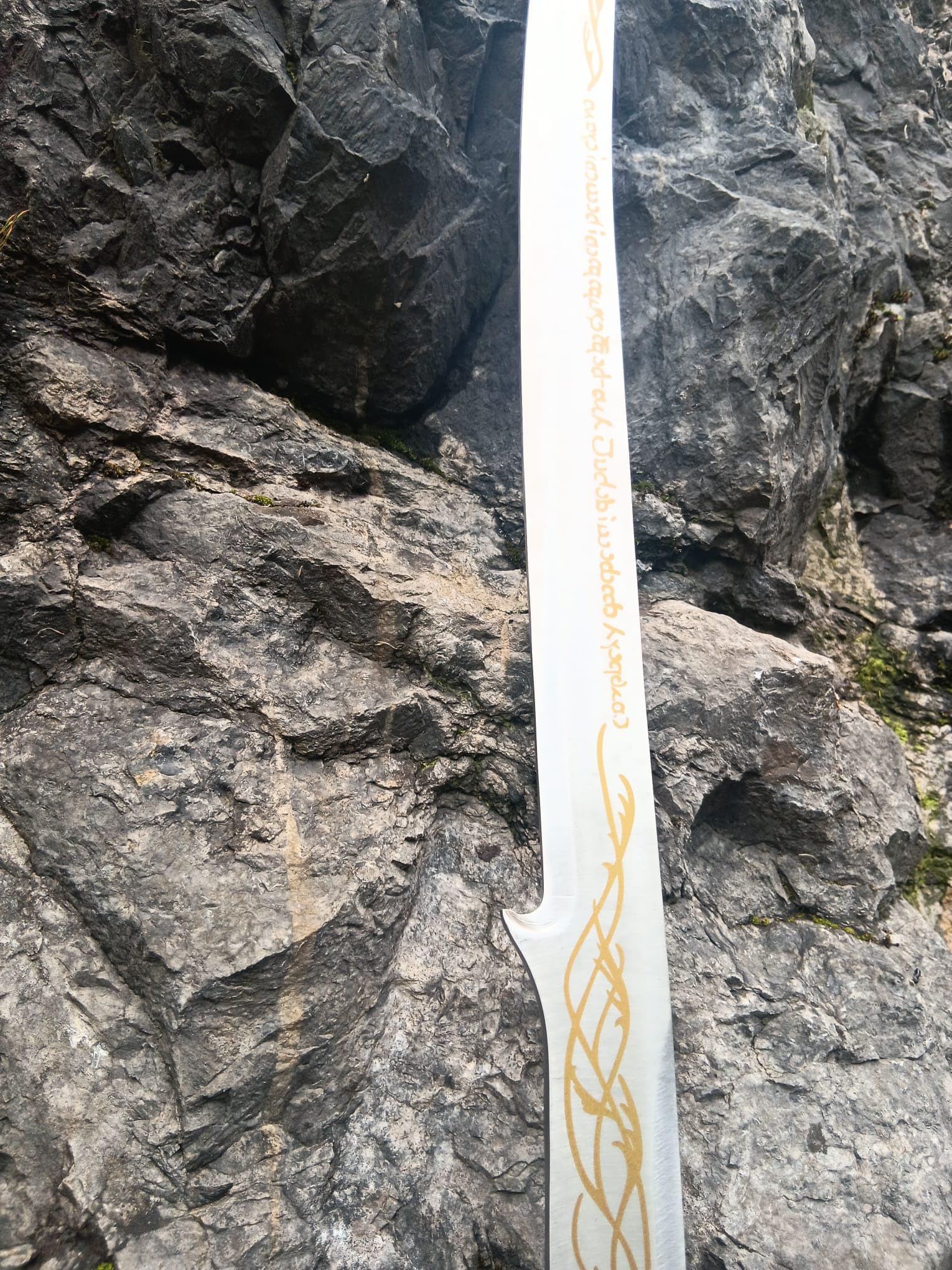 NEU Arwens Schwert Hadhafang 97,5cm lang 76cm Edelstahl Klinge 1,6kg mit edlem Schwertständer für Cosplay Replik Thema Film Movie Buch Fans Merch Sammler Mittelerde Freunde Dekoration