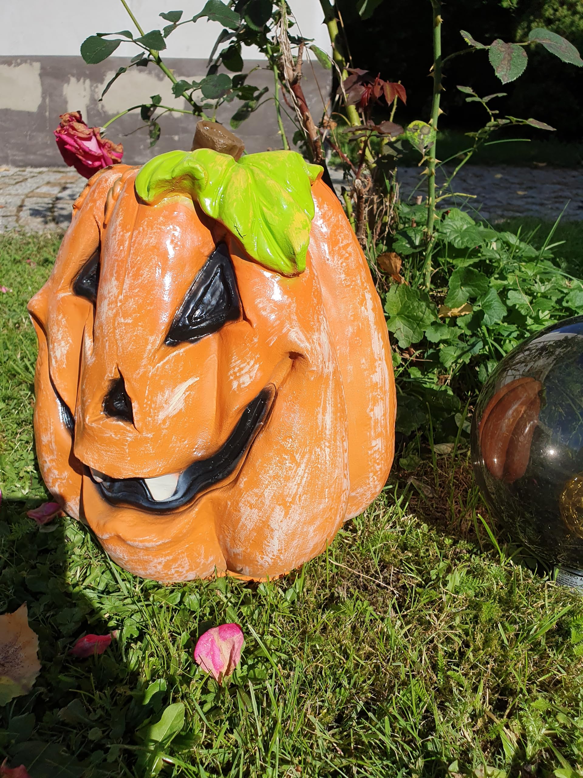FABRIQ Gruseliger Kürbis Halloween Kunstharzfigur glasfaserverstärkt, handbemalt, Wetterfest, Outdoor für Garten, Halloween