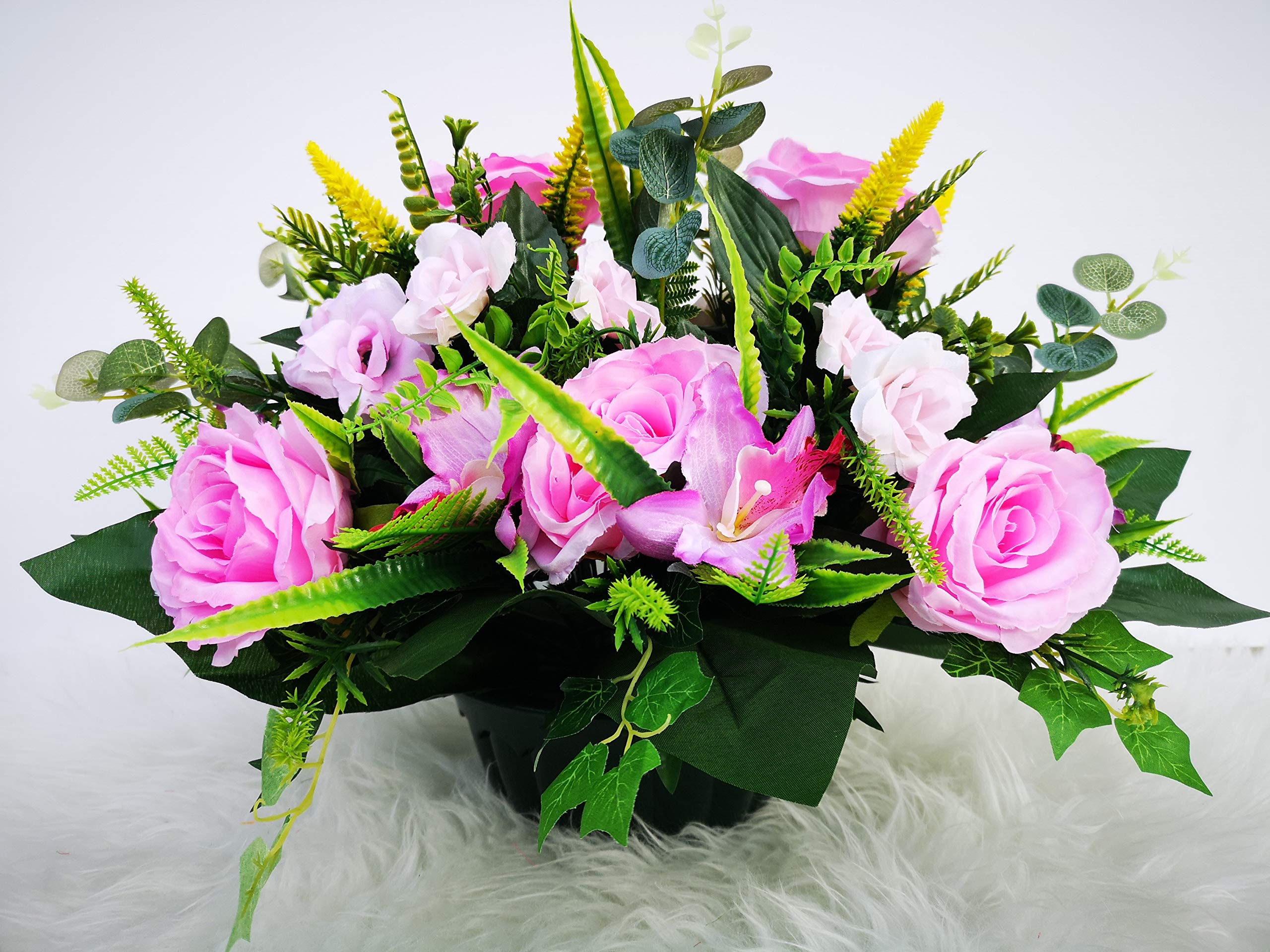 Composition de Fleurs Artificielles, Lesté Ciment pour Une Très Bonne Tenue à L' extérieur, Réalisé par Nos Soins, Les Fleurs sont De Très Bonne Qualité.