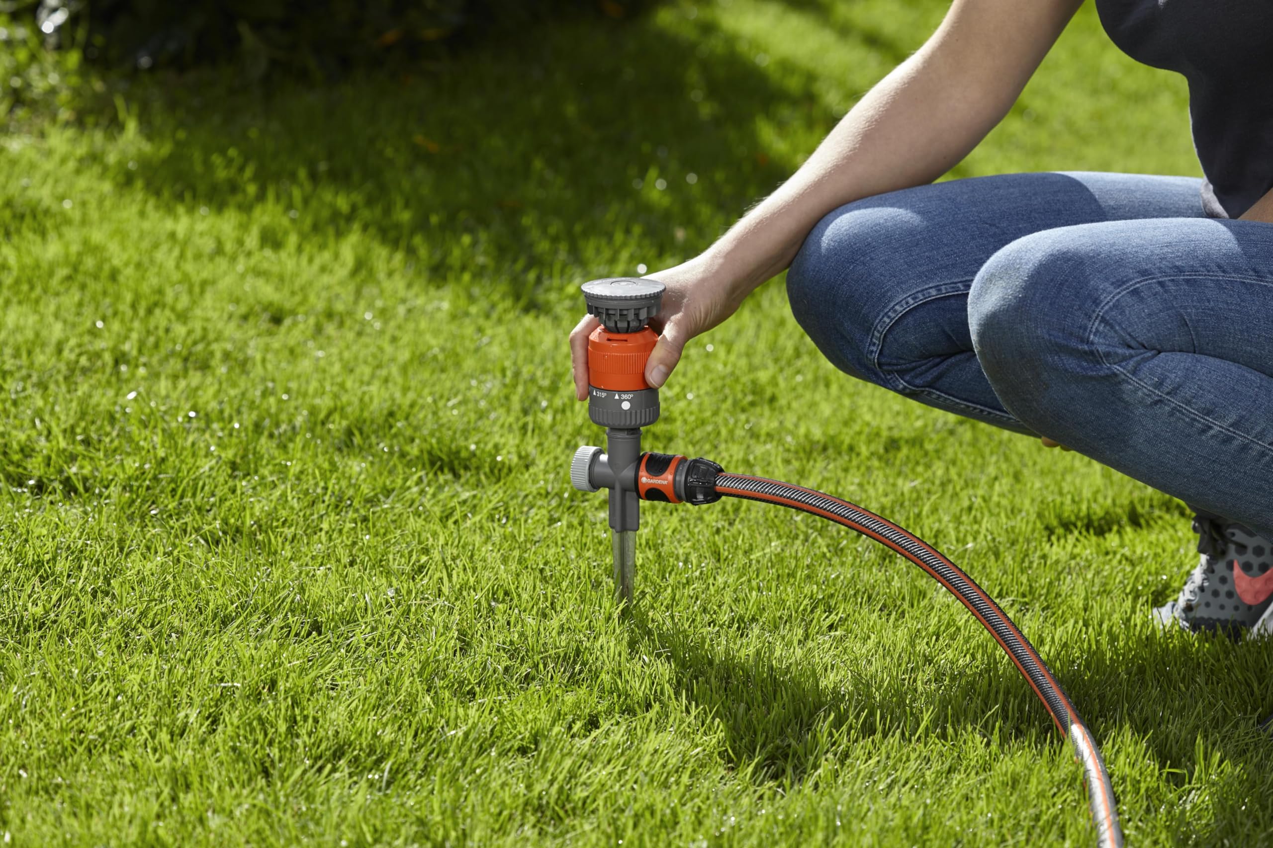 Arroseur Circulaire Vario Comfort de Gardena : arroseur pulvérisateur pour Un arrosage Uniforme, pour des Surfaces jusqu'à 225m², portée 8,5 m, réglage de Secteur à 7 Niveaux de 90° à 360° (1949-20)