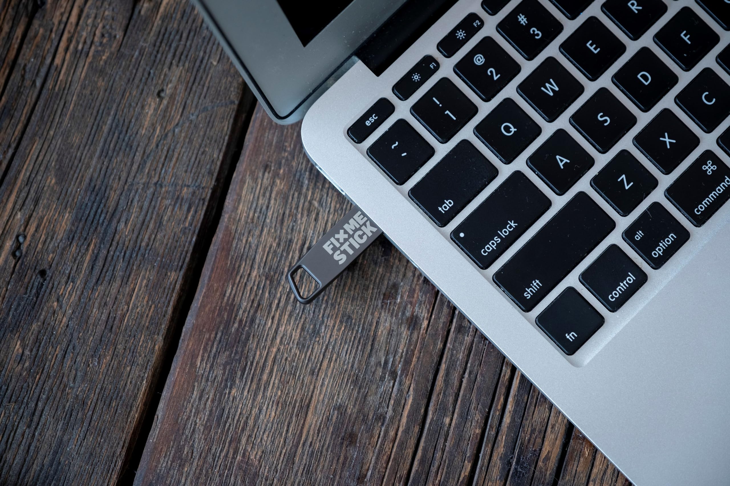 BackMeUp con FixMeStick - Dispositivo de copia de seguridad y eliminación de virus para PC con Windows - Uso ilimitado en hasta 3 PC durante 1 año