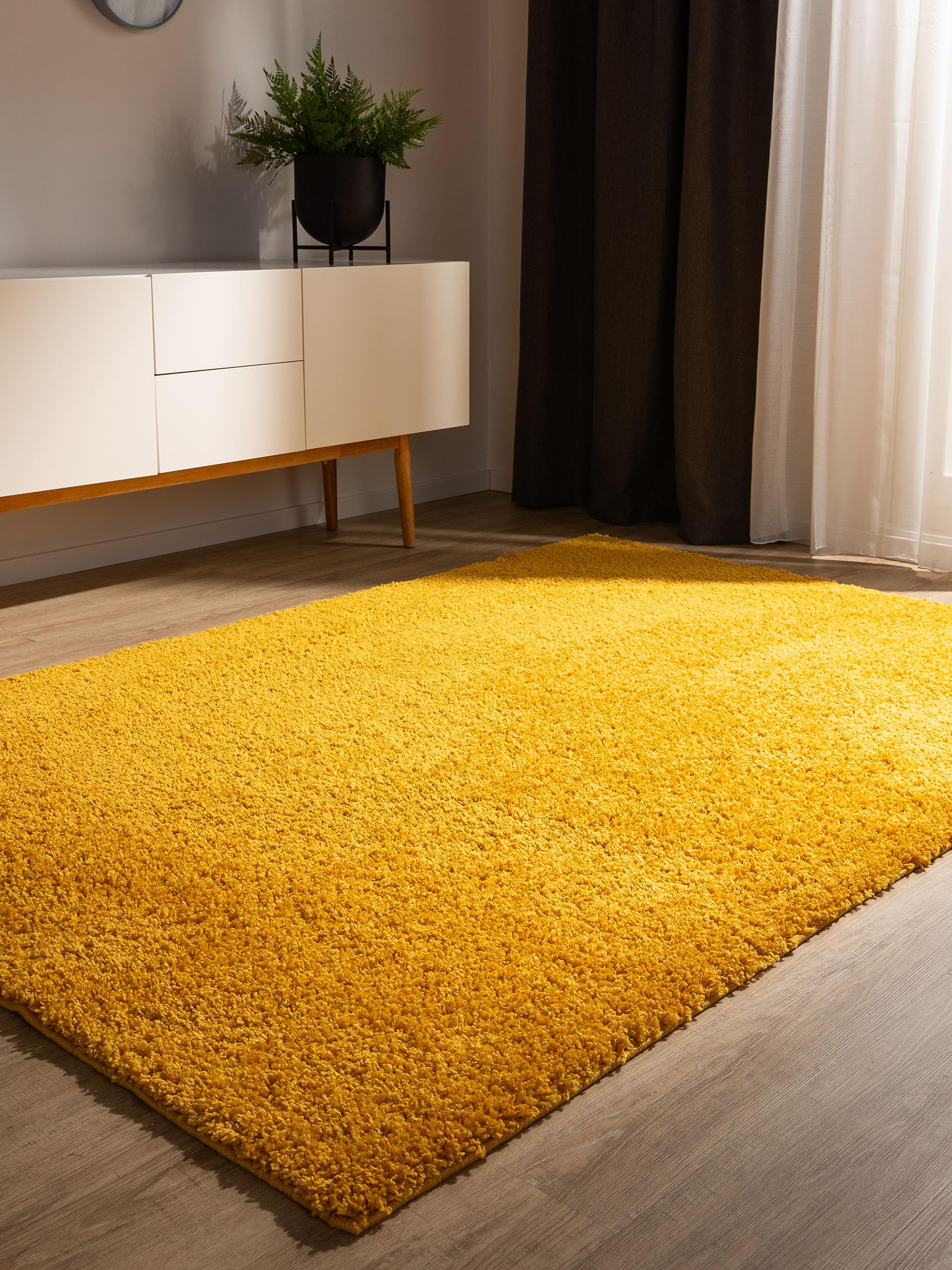 benuta Sohari Alfombra básica de pelo largo para salón, color amarillo, 80 x 150 cm, aspecto minimalista, suave y lavable, para dormitorio, pasillo o comedor, adecuada para calefacción por suelo
