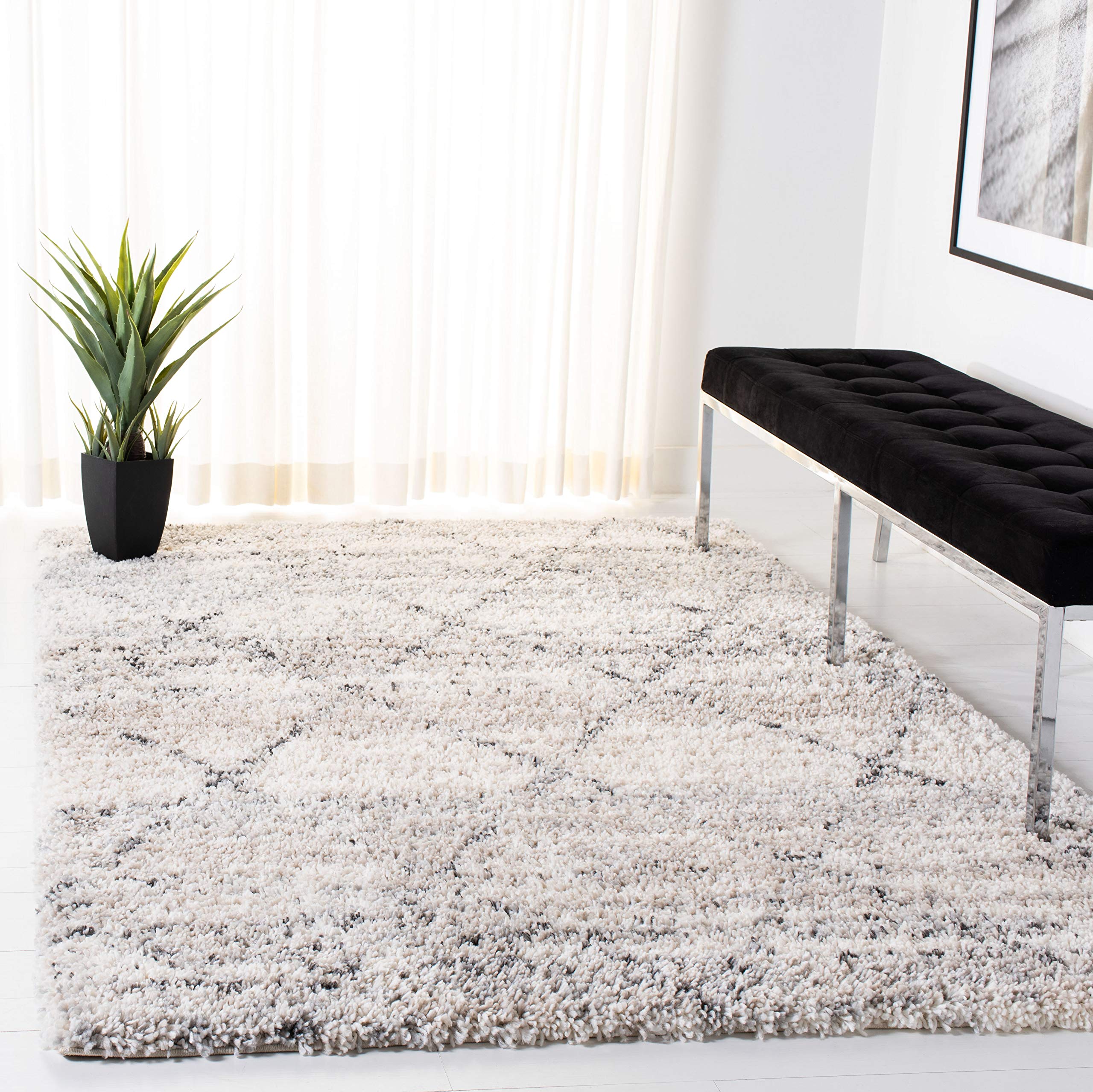 Tapis Fontana Shag Safavieh pour créer un coin lecture cocooning au salon