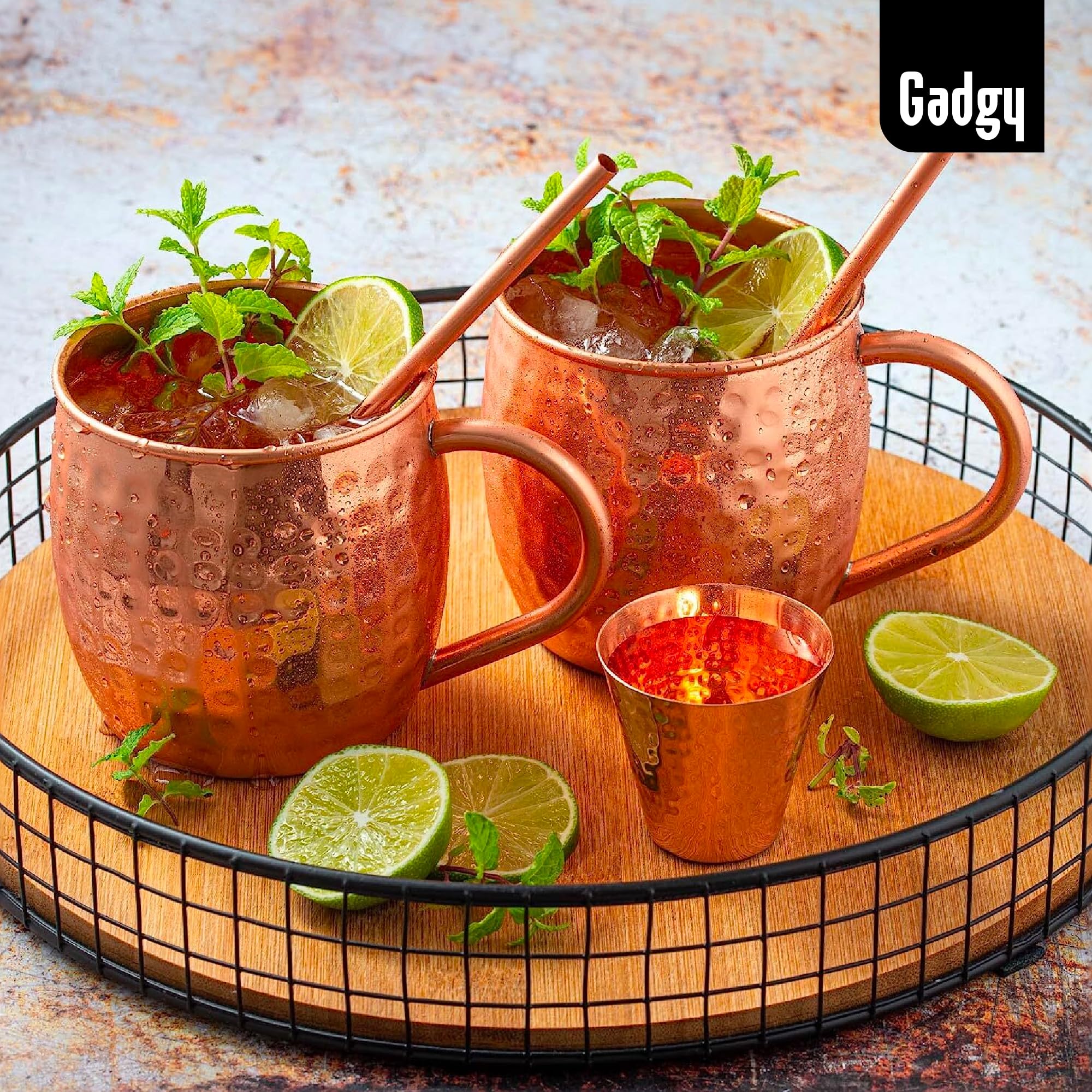 Gadgy Set Moscow Mule en Cuivre – Ensemble de Verres à Cocktail avec 4 Gobelets Fait Main – 4 Pailles et Doseur Inclus – Coffret Cadeau Premium