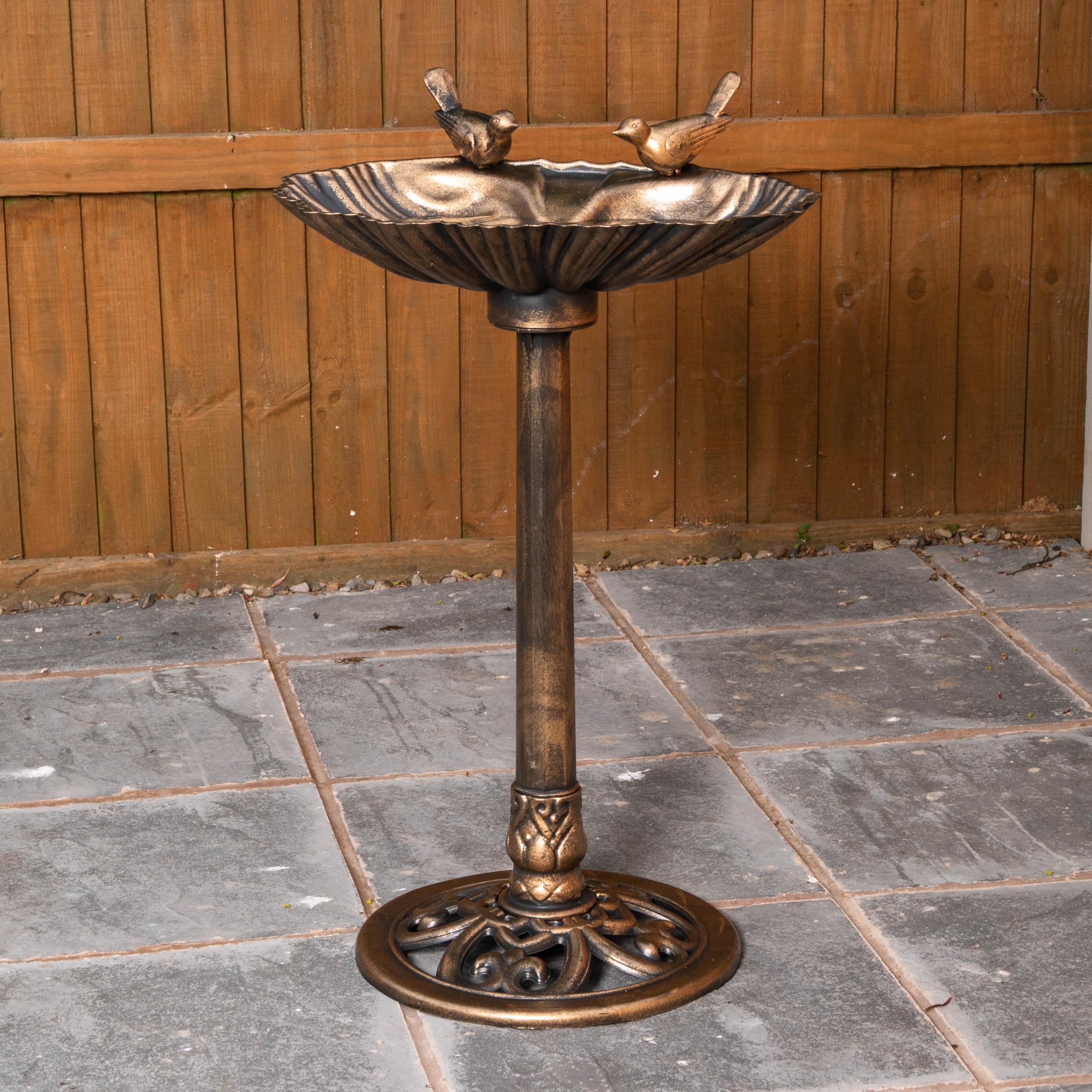 Samuel ALEXANDER 81cm Bronze Effect Garden Patio Bird Bath with Bird Sculptures- Clam Shell Pedestal Birdbath,Rustic Metal Effect, Standing Outdoor Water Bowl Feeder