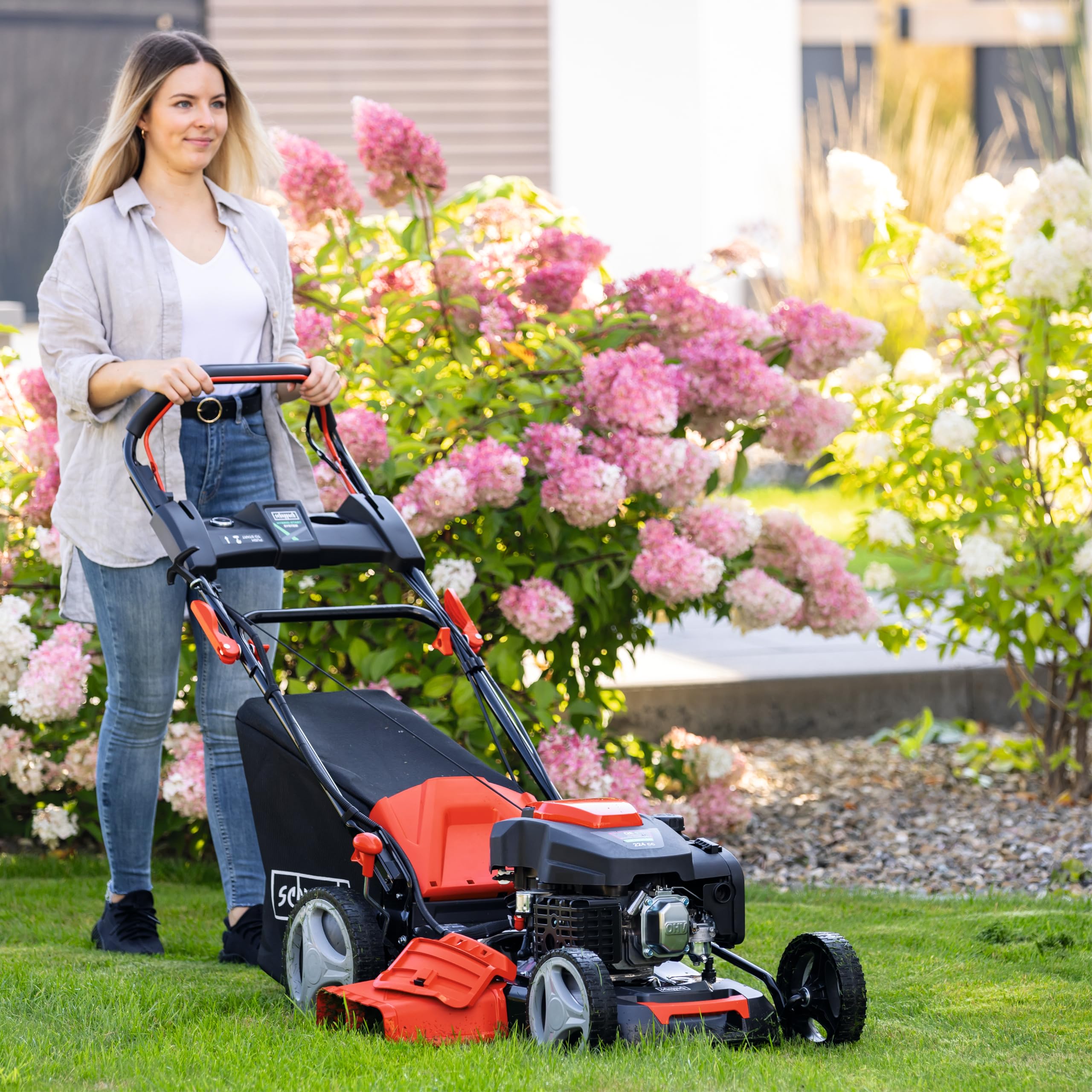 Scheppach Tondeuse à Gazon Hybride MS225-53E – Moteur 4 Temps 224 cm3 / 6 CV – 4400 W – Largeur de Coupe 53 cm – Démarrage électrique – Bac 65 L – Batterie 2Ah + Chargeur Inclus