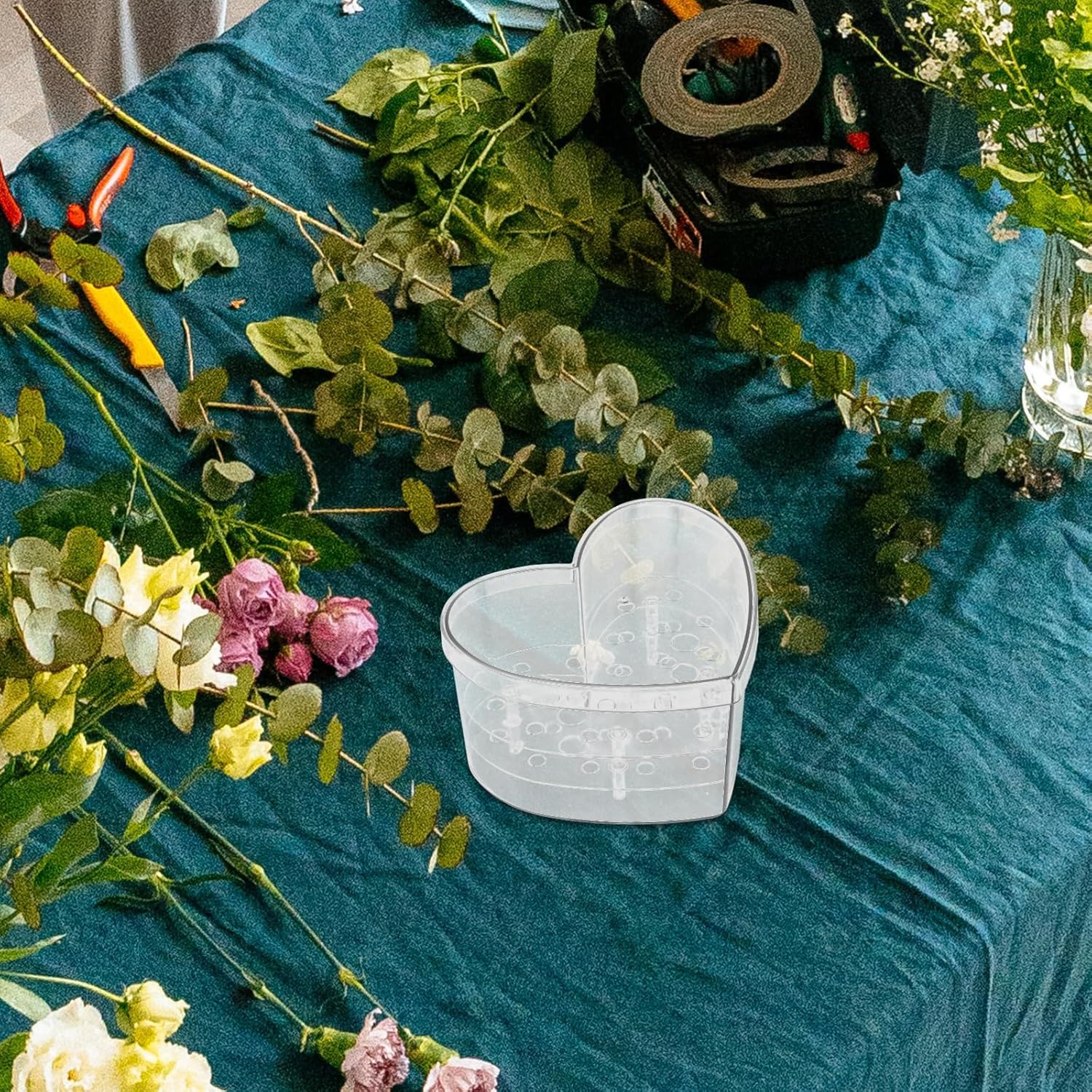 LIFKOME Heart-Shaped Acrylic Flower Box Clear Floral Arrangements Case for Wedding and Holiday Packaging 8.5 Inch Transparent Decorative Display Container