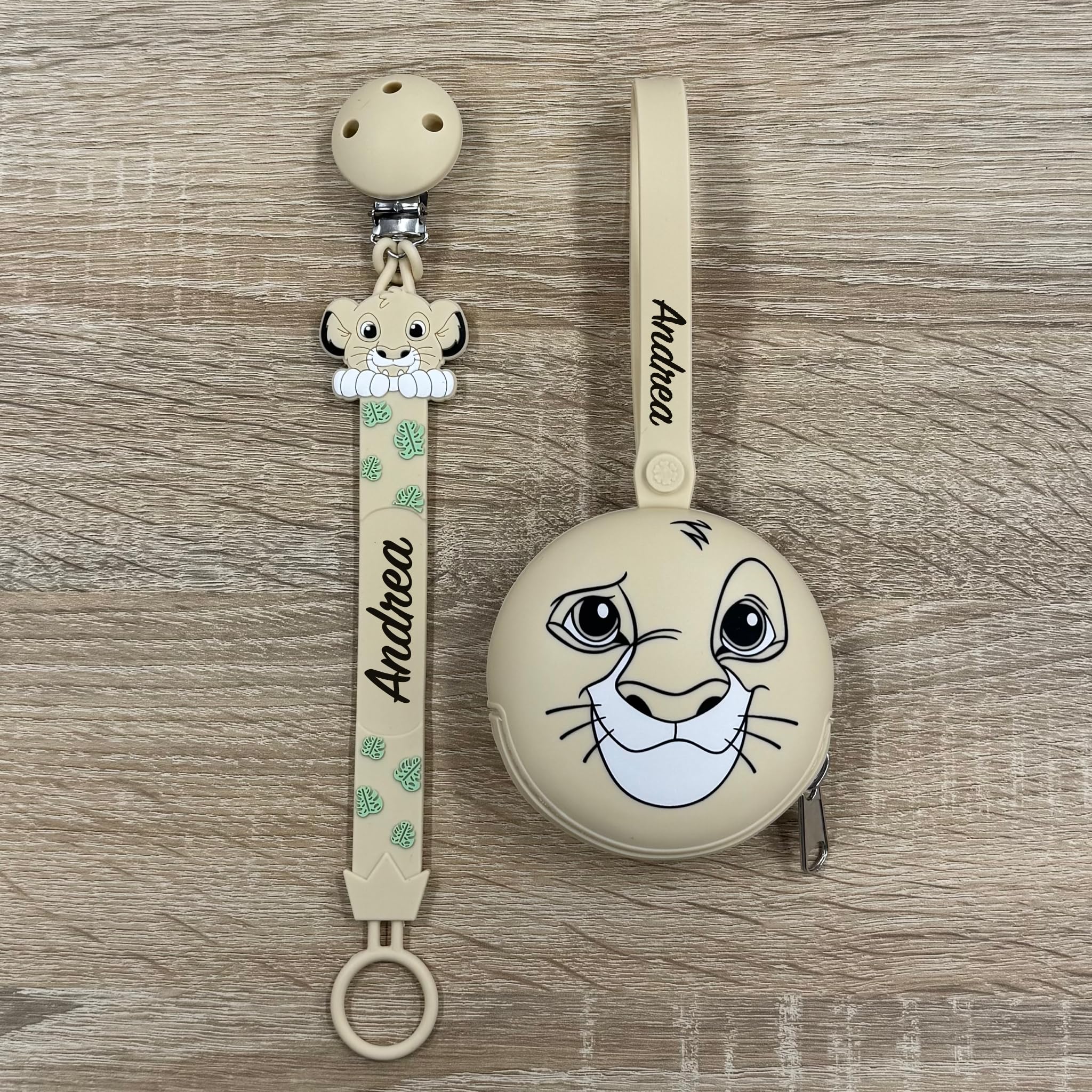 NOVITÁ Fettuccia IN SILICONE, per ciuccio personalizzata con nome, leone, BABYJART, lavabile,sicura per il bambino,compatibile con ciuccio MAM e CHICCO AZIENDA ITALIANA, MADE IN ITALY!