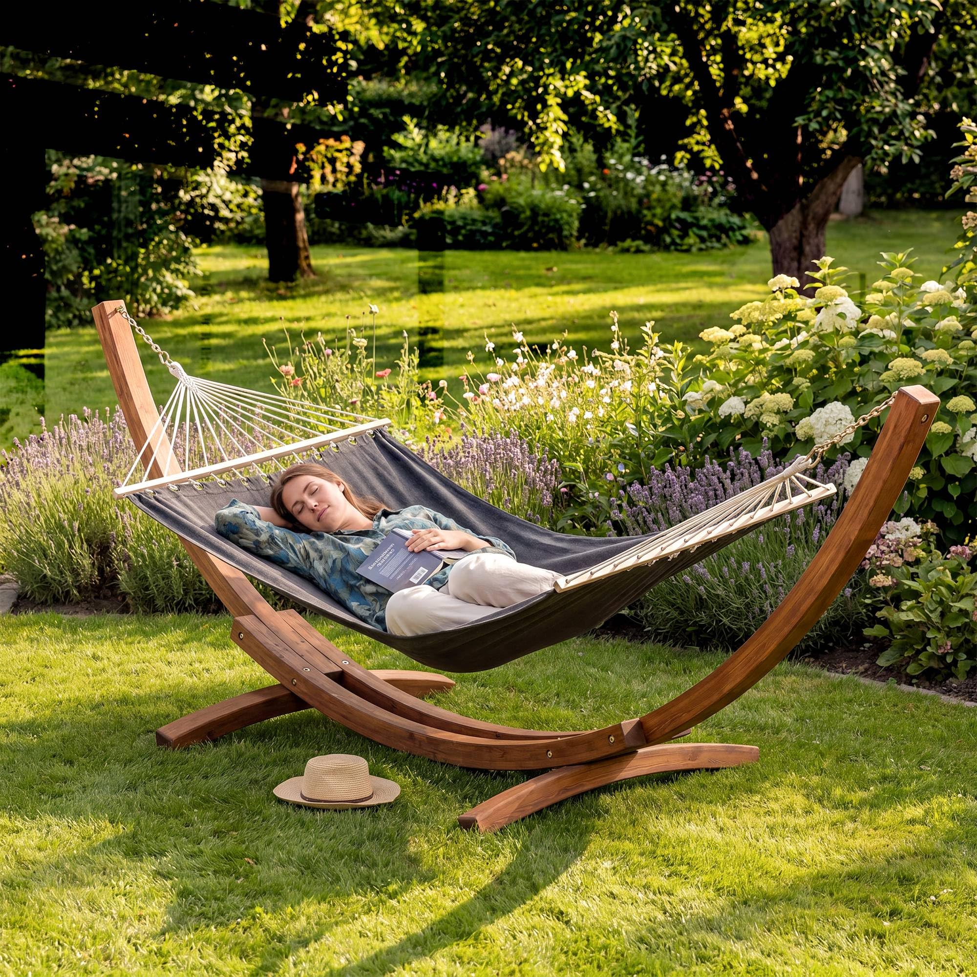 CLP Hängematte freistehend Miramar mit Holzgestell aus Eukalyptus, Hängemattengestell bis 150 kg belastbar, ideal für Garten, Terrasse, Balkon, Farbe:grau