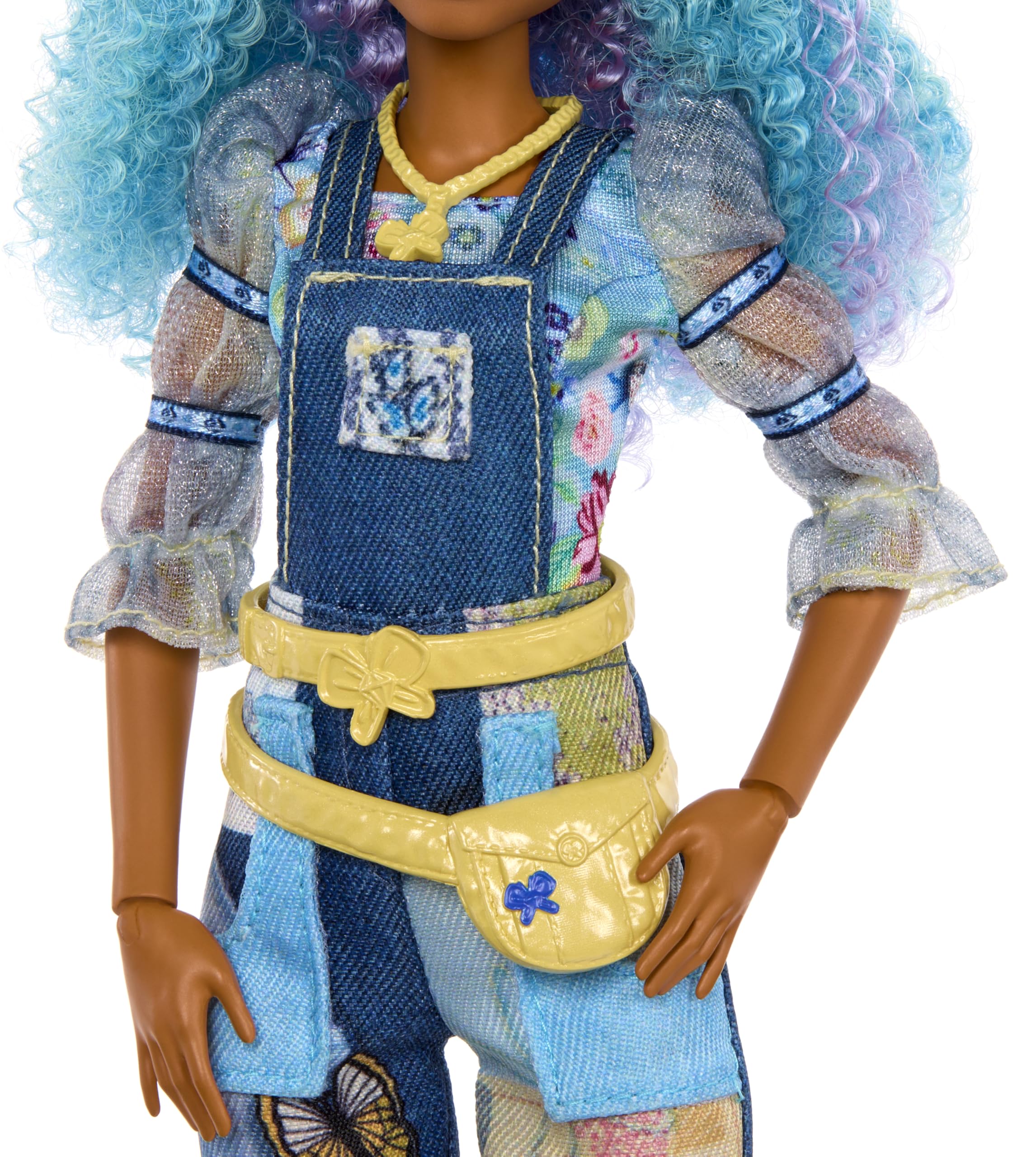 Mattel Disney Descendants 4 : The Rise of Red Fashion Doll & Accessory – Ella, Young Cendrillon avec vêtements inspirés du film