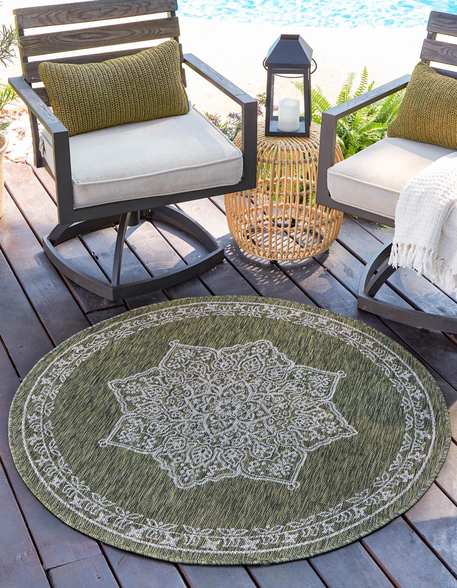 Rugs.com Outdoor Traditional Collection Rug – 4 Ft Round Green Flatweave Rug Perfect for Kitchens, Dining Rooms