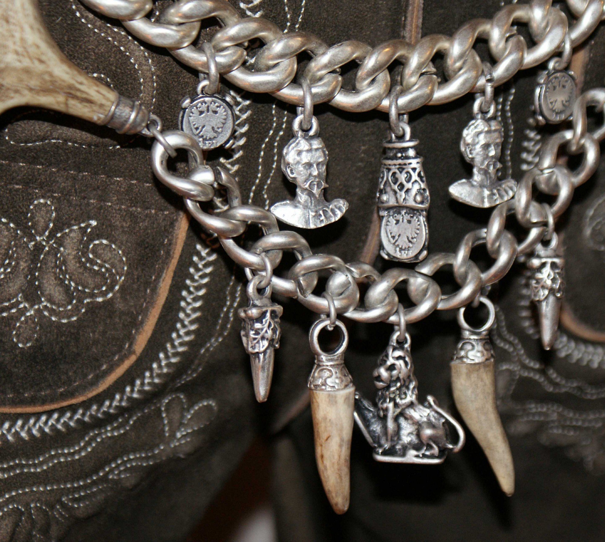 Charivari echt versilbert Kette zweireihig Tracht Hirschhorn Hirsch Reh Horn Trachtenkette für Lederhose hochwertige Qualität Unikat Herren Damen Handarbeit Made in Austria