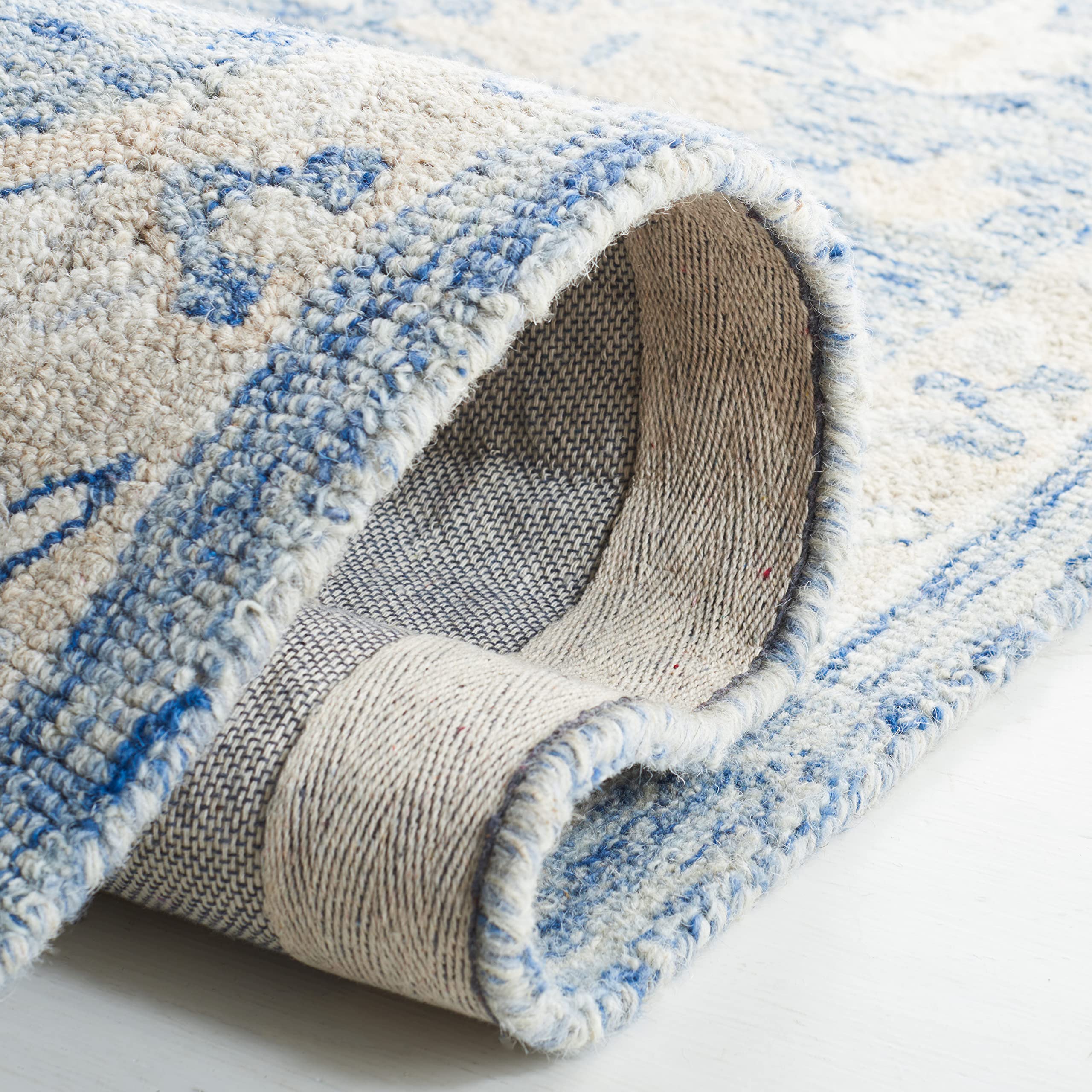 Safavieh Traditional Rug for Living Room Dining Room, Bedroom - Micro-Loop Collection, Short Pile, in Blue and Ivory, 60 x 110 cm - Image 4
