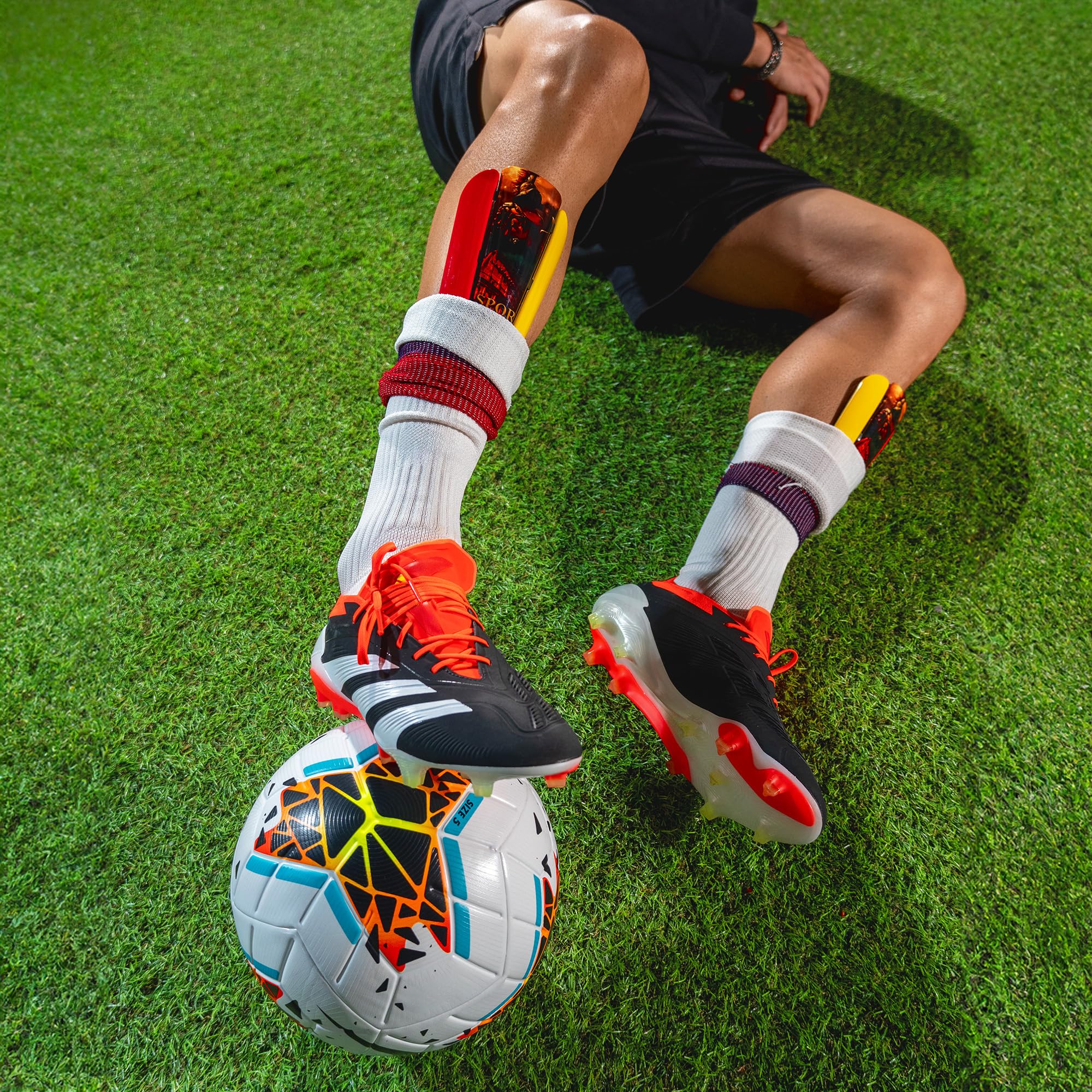 Parastinchi Da Calcio Giovani Adulti ad alta resistenza agli urti Made in Italy Protezione Completa. Comprese fasce di sostegno. Modello Gladiatore