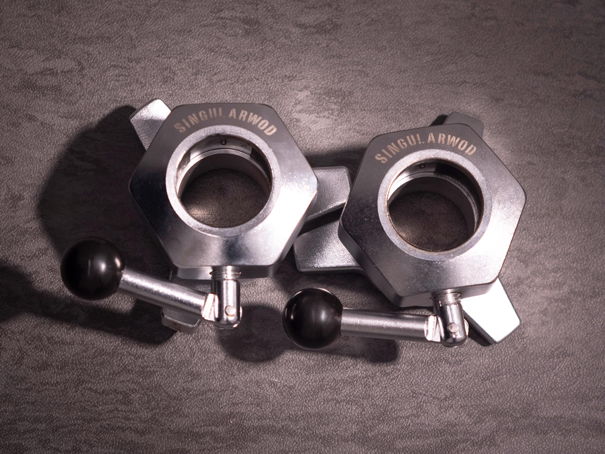 SINGULARWOD Cierre Powerlifting (par). Cierres olímpicos. Cierres Barra olímpica para Agarre Discos Pesas. Pinzas de Agarre Barra. Bloqueador Discos en Barras. Cierres 2,5 Kg. Cierres Bloqueadores