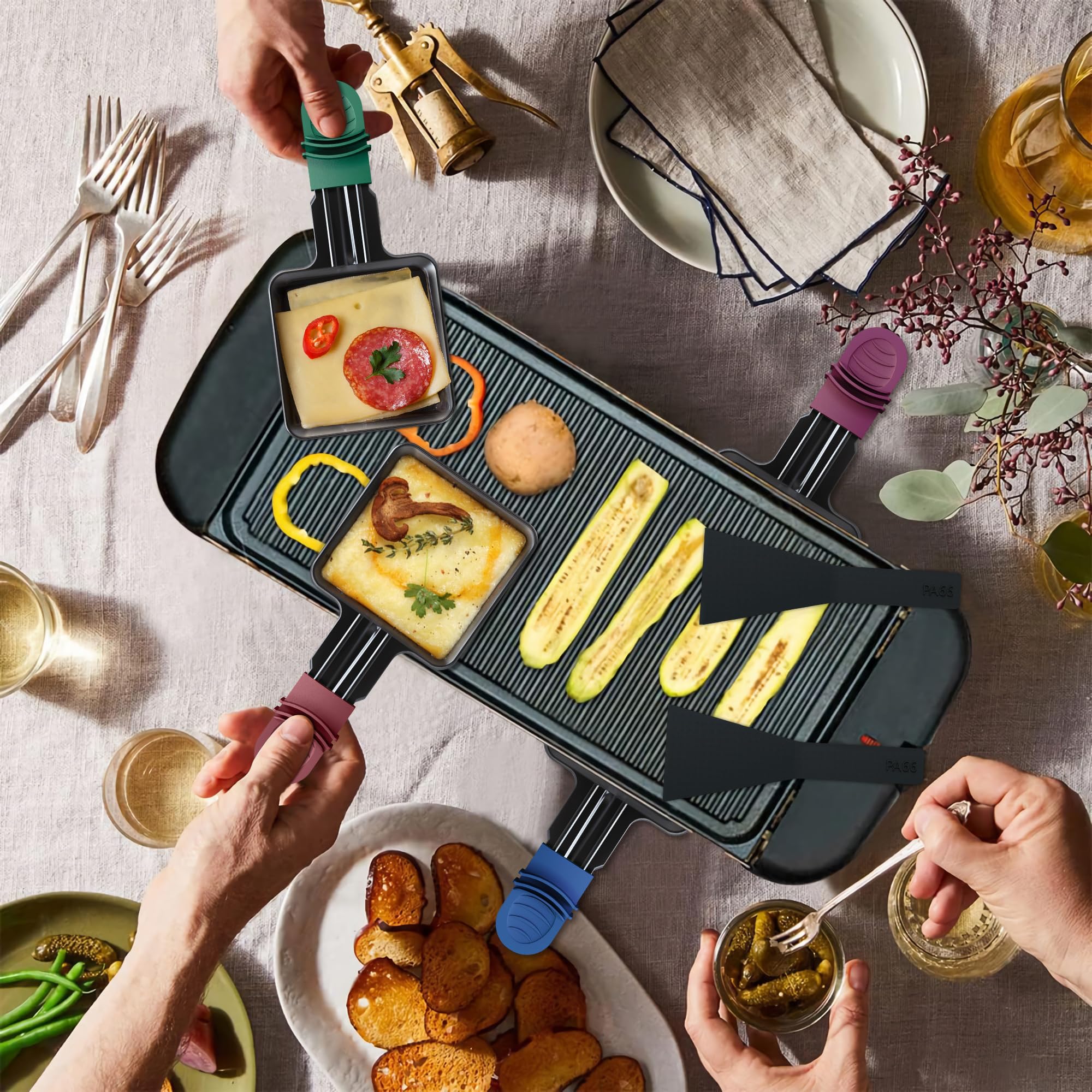 Yoassi 8 Pcs Poêlons Raclette Carré à Revêtement Antiadhésif,Mini Coupelle Raclette avec Poignées Colorées Anti-brûlures pour Fromage Fondu Oeuf Frit,8 Pcs Spatules Passés au Lave-vaisselle