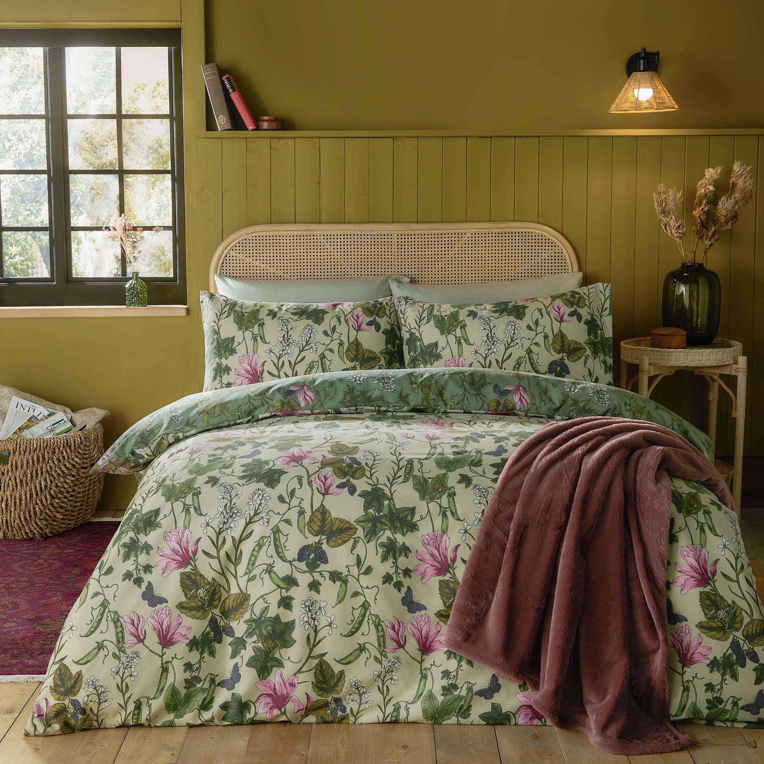 furn. Mystic Berry Duvet Cover Set – Reversible Cotton Blend Botanical Floral Bedding (Green - Double)