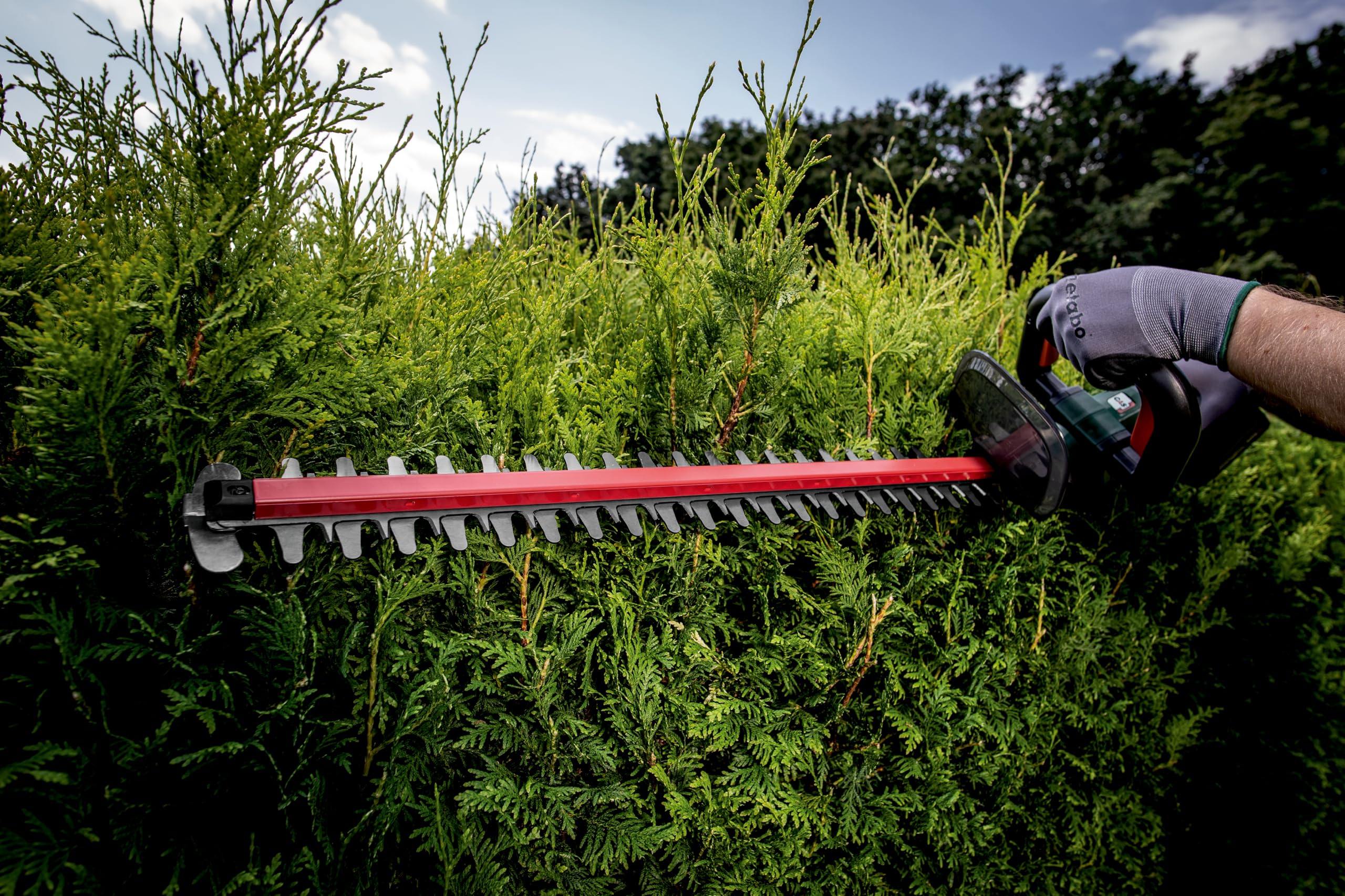 metabo Cortasetos a Batería HS 18 LTX 55, Podadora de 18V para Jardín | Herramienta silenciosa con cuchillas láser de 55 cm, parada rápida en 0.08 s, sin batería ni cargador incluidos