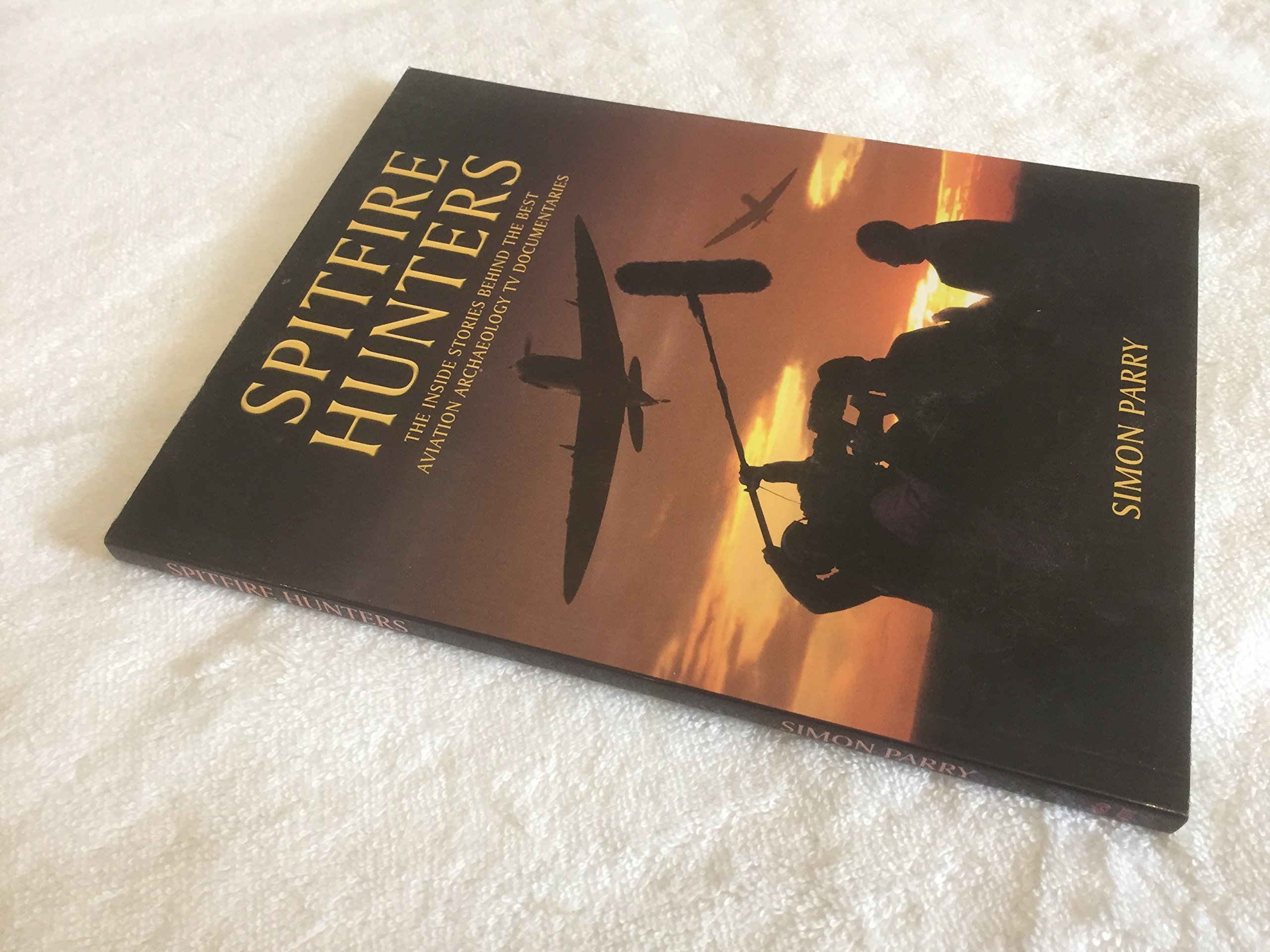 Spitfire Hunters: The Inside Stories Behind the Best of the TV Aircraft Digs