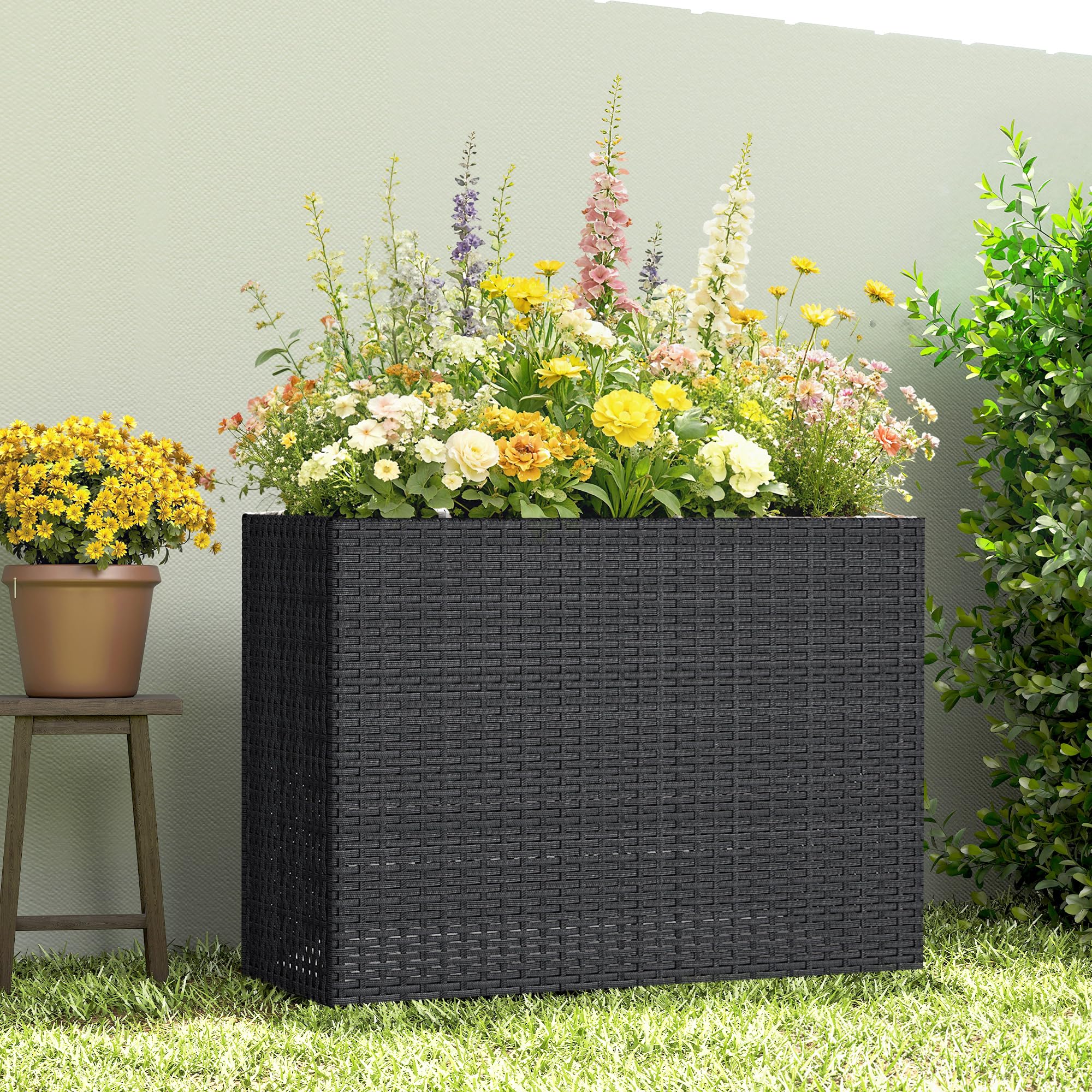 Outsunny Jardinière surélevée en résine tressée, support de fleurs avec bac amovible et pieds réglables, cadre en acier, pour fleurs et légumes dans patio, balcon, terrasse, noir