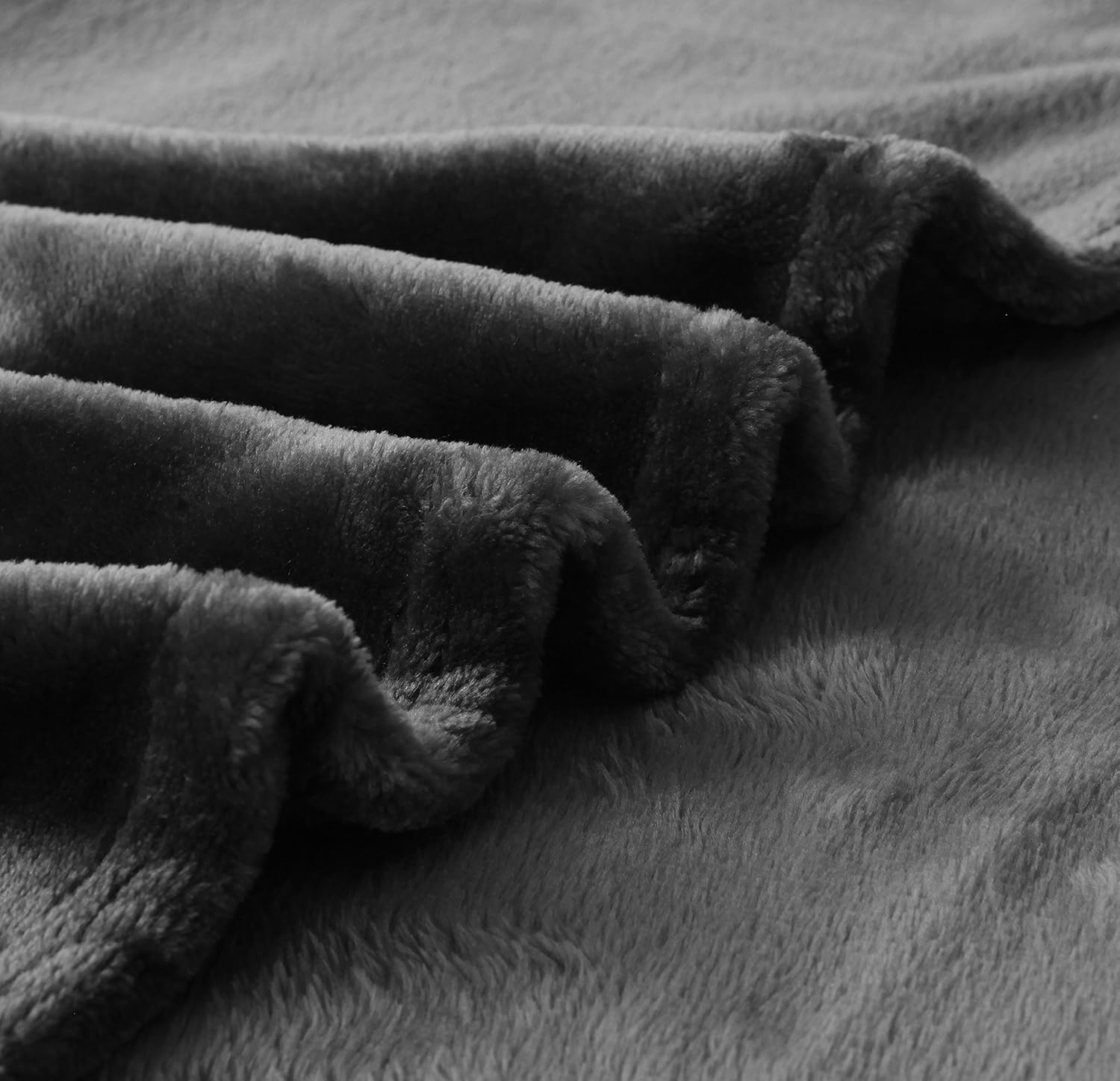Exclusivo Mezcla Large Flannel Fleece Velvet Plush Throw Blanket – 50" x 70" (Grey) : Home & Kitchen