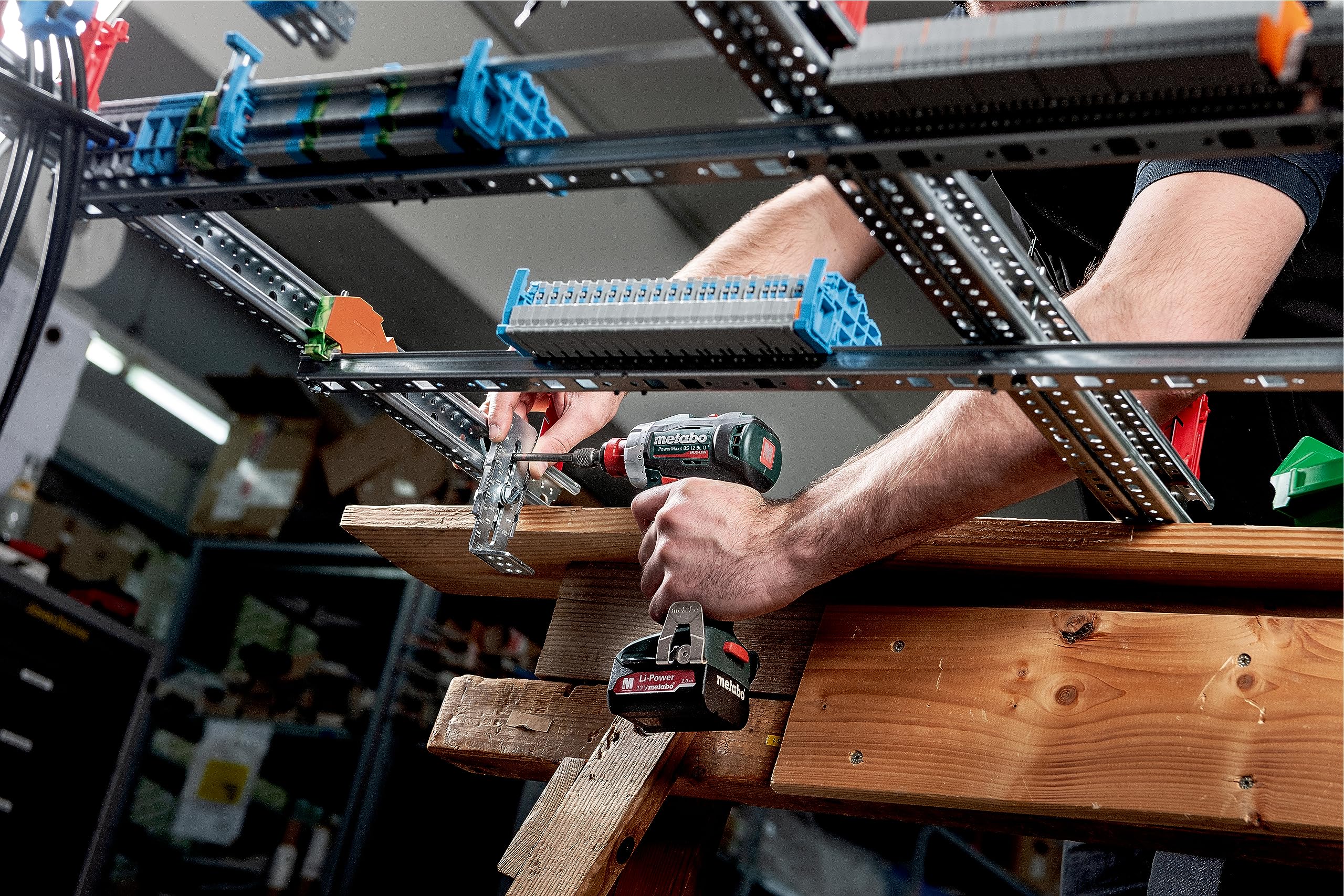 Metabo Wiertarko-wkrętarka akumulatorowa PowerMaxx BS 12 BL Q Pro (601045920) z adapterem kątowym do szybkiej wymiany "Quick", metaBOX 118, 12 V 2 x 4 Ah LiHD + ASC 55