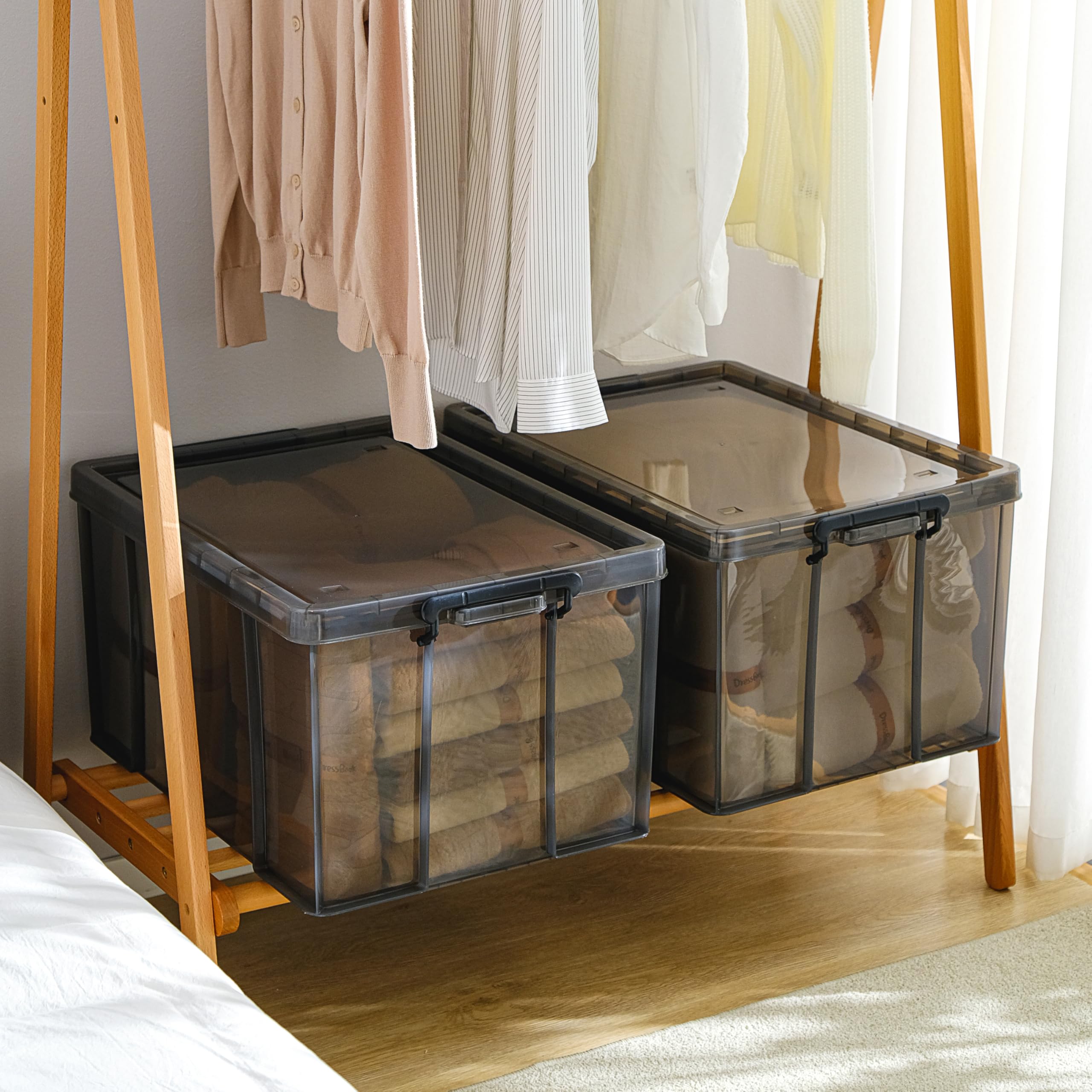 Cetomo 70L*3 Scatole di Stoccaggio, Bidone di Stoccaggio Impilabile con Coperchi e Ruote, Contenitore Robusto con Angoli Rinforzati, Lati Verticali, di Plastica, Durevoli, Nero Trasparenti, 70L-3Unità