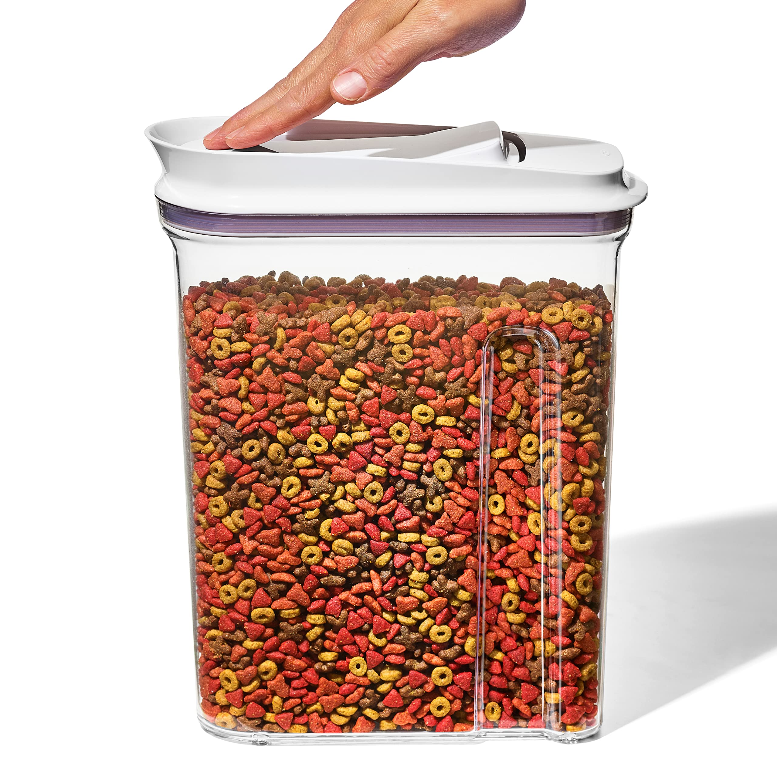 OXO Good Grips Pet Food Dispenser - 4.5 Qt/4.25 L |Ideal for up to 4lbs of Dog Food or 3.5lbs of Cat Food | Airtight Dog and Cat Food Storage Container | BPA Free