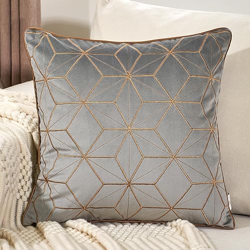 Aeckself Funda de almohada geométrica gris de 18 x 18 pulgadas, terciopelo suave bordado a cuadros dorados, funda de almohada decorativa cuadrada