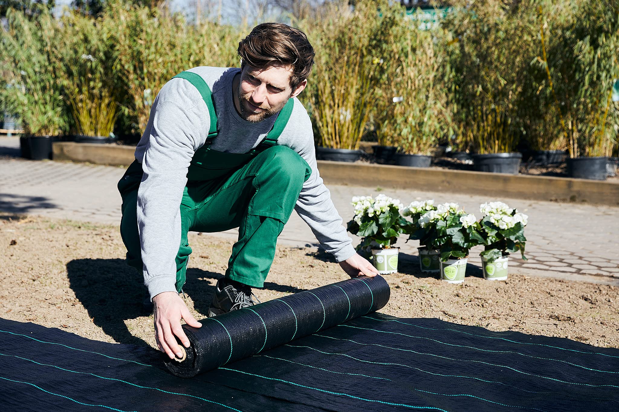 GardenGloss 30m2 Agrowłóknina Przeciw Chwastom 100g/m2 - Przepuszczalna dla Wody i Wytrzymała na Rozdarcia - Mata Ogrodowa z Wysoką Stabilizacją UV - Tkana Folia Przeciw Chwastom (15m x 2m, Składana)