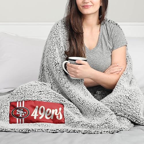 Miniatura 5 de FOCO Manta Sherpa de nube con logotipo grande del equipo de la NFL, 60 x 70 pulgadas