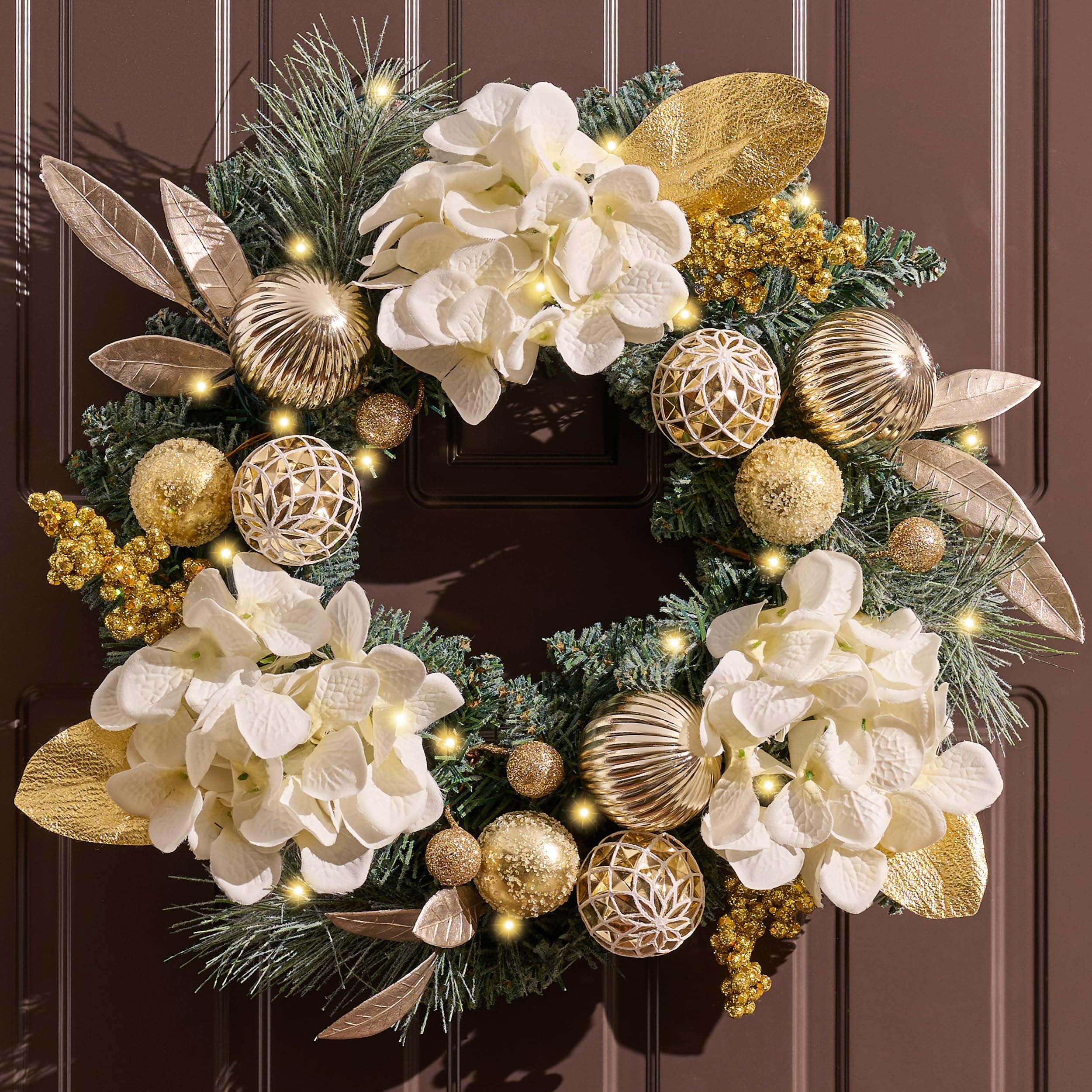 Valery Madelyn Couronne de Noël pré-éclairée pour porte d'entrée avec lumières, grande couronne de Noël de 61 cm avec boules de Noël blanches et dorées pour cheminée, fenêtre, table d'extérieur,