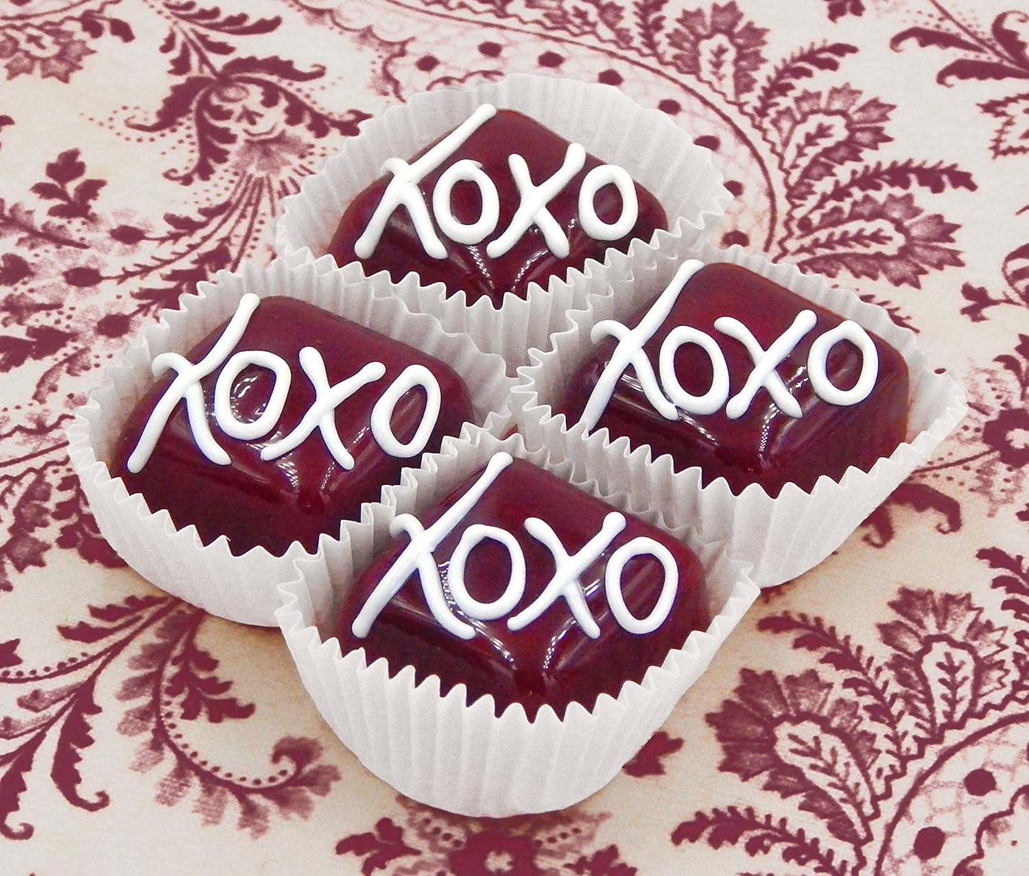 Art Glass Chocolates 'XOXO' Handmade Sculpture Gift Figurine Home Décor (Cherry with White Chocolate)