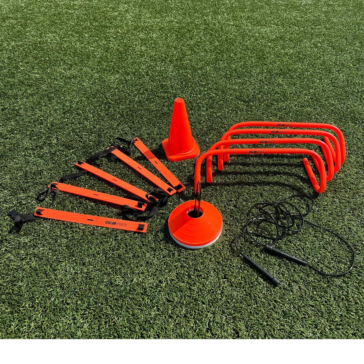 Ciclón Sports Training Pack Medio | Bolsa De Deporte Con Escalera 2 Metros | 4 Vallas | 4 Peones | Juego de 20 Sombreros Marcadores, Sombreros de Entrenamiento | Saltar Cuerda | Libro De Ejercicios