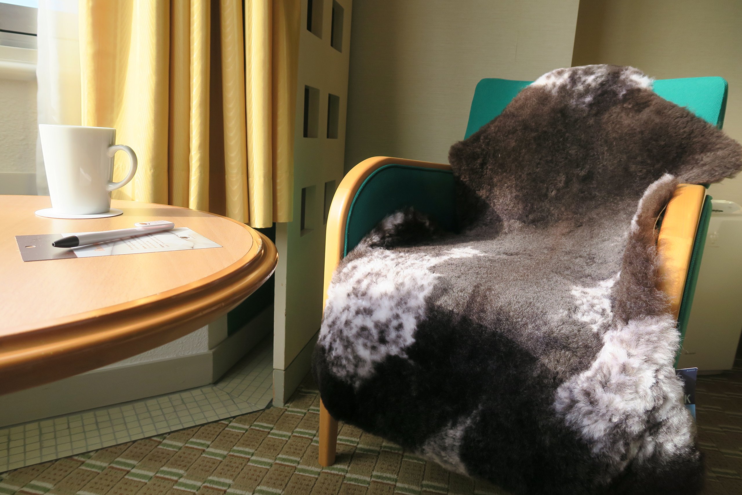 Amazon | FURFURMOUTON 洗える ムートンラグ 【世界で一つだけの