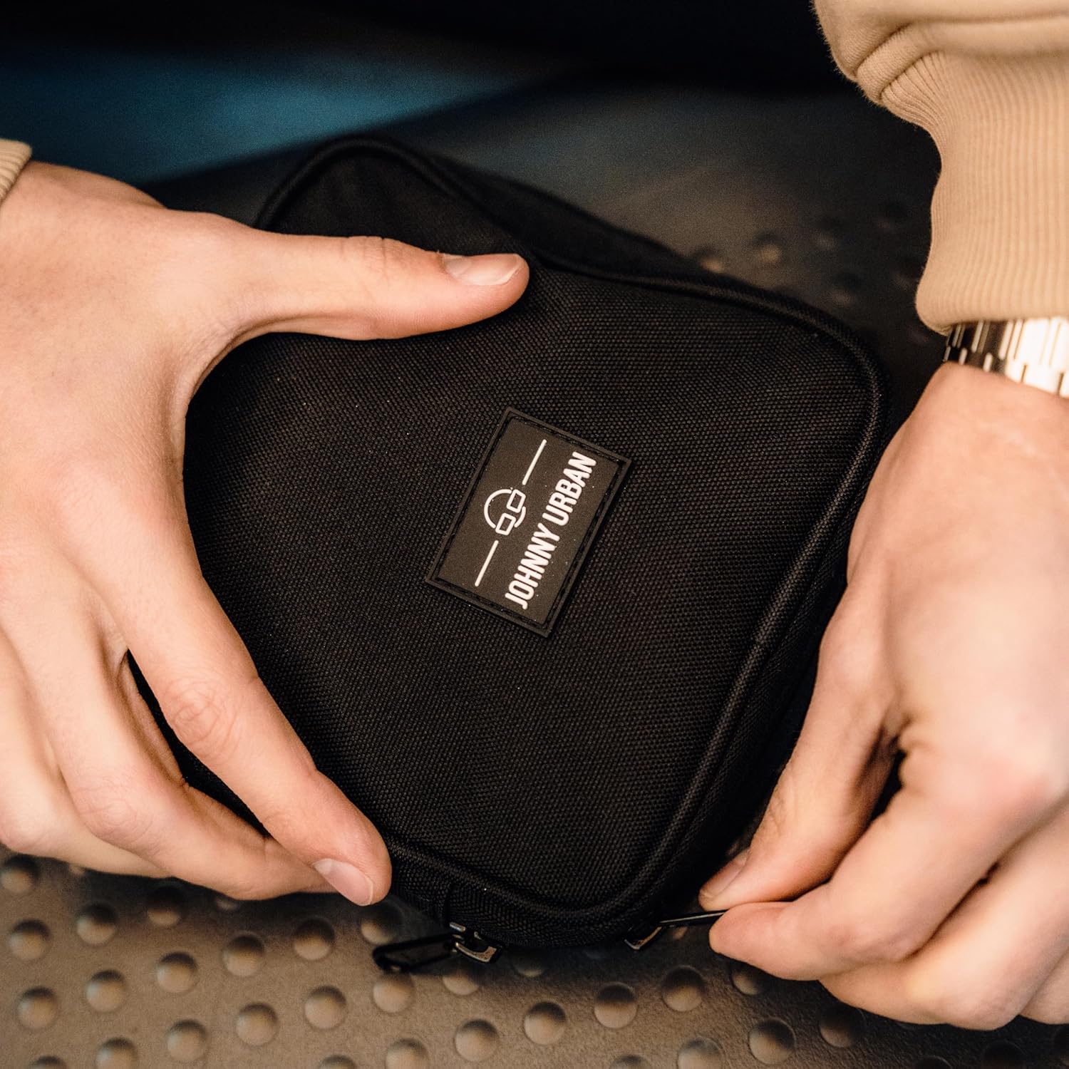 Stylische Reise Kabeltasche von Johnny Urban: Organisiere Elektronik-Zubehör umweltbewusst!