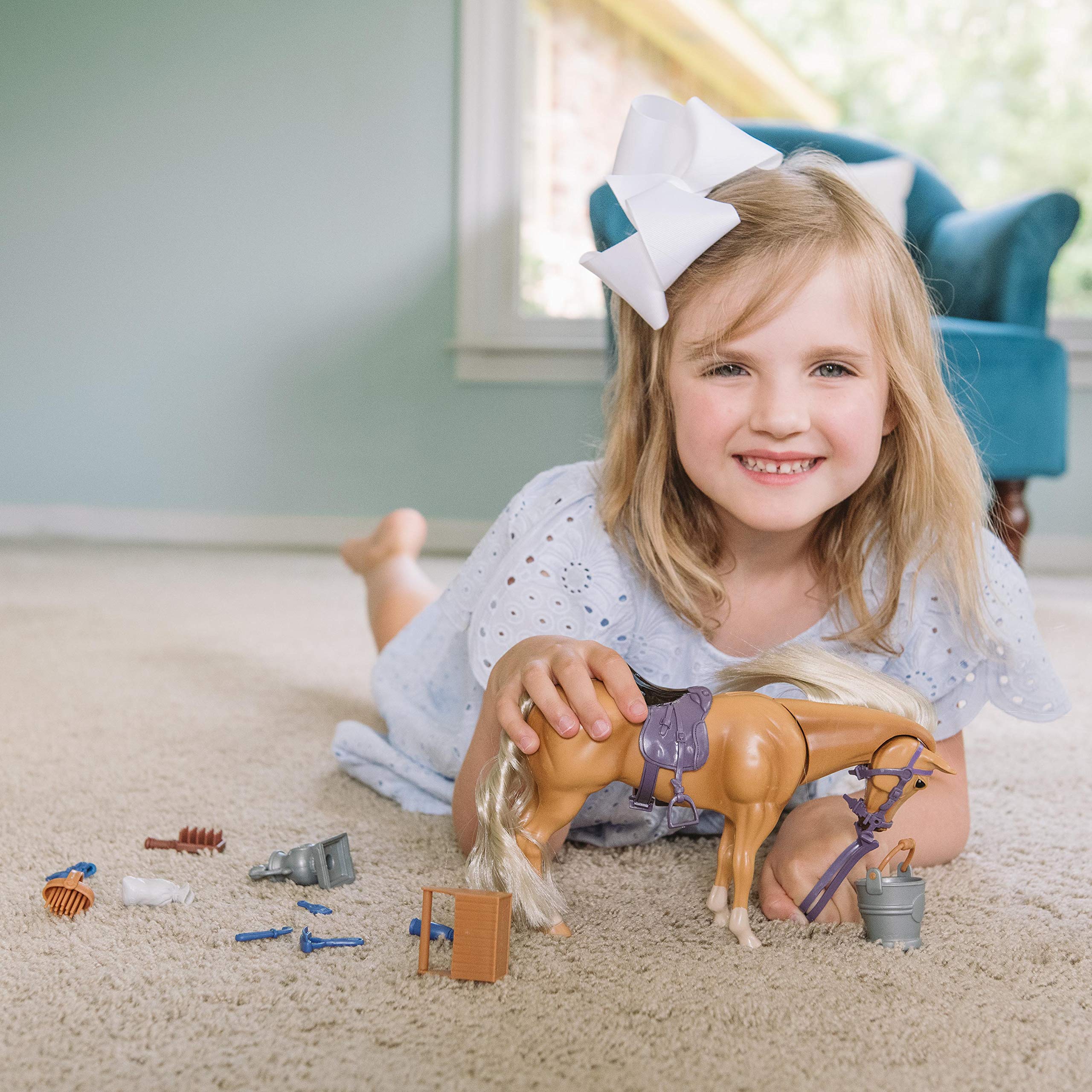 Sunny Days Entertainment Palomino Horse with Rider Playset with 14