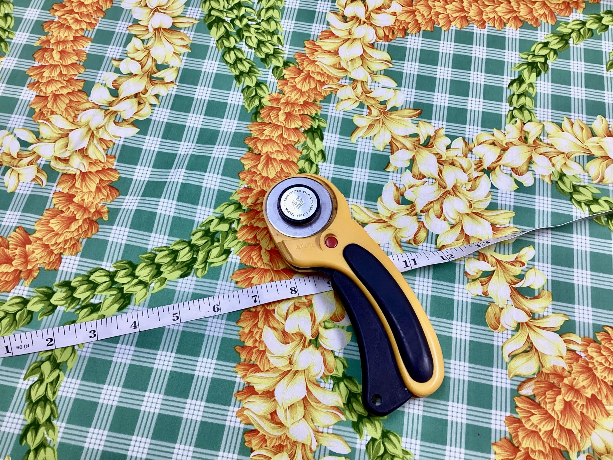 Amazon.com: Tropical Flower Leis on Printed Green Palaka Hawaiian