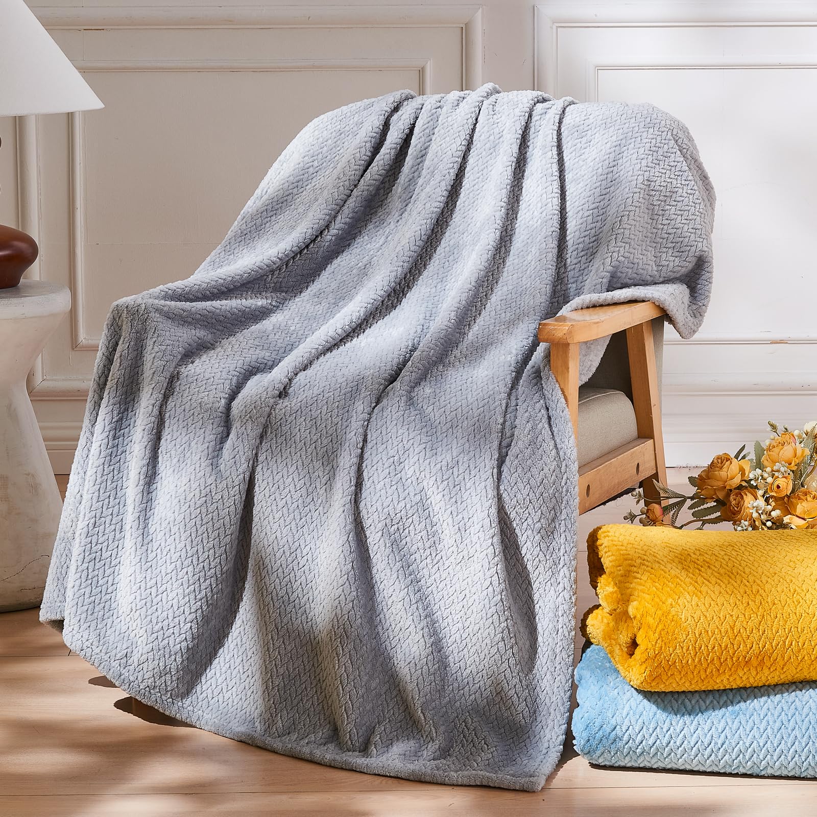 NEWCOSPLAY Fleece Leaves Pattern Throw Blanket, Grey, 130x150 cm