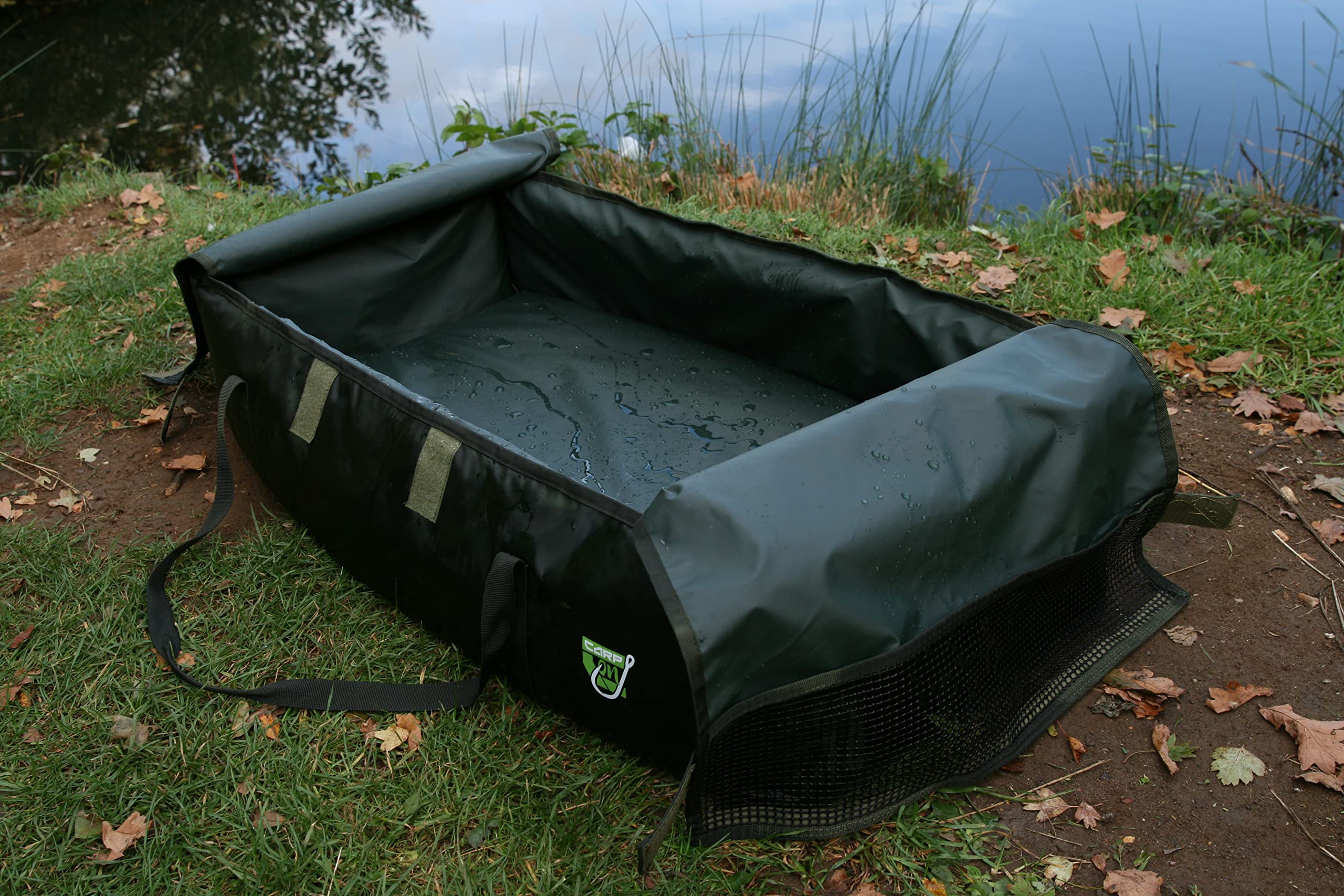 Cuna de carpa de lujo para nivel del suelo, resistente y fácil de limpiar, colchón de 4 cm (dimensiones 90x40x20 cm) y correas de transporte [27-00058]