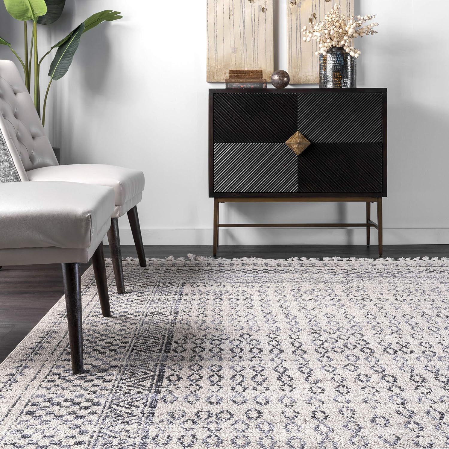 nuLOOM Claudia Diamond Tassel Runner Rug, 2' 6" x 10', Ivory