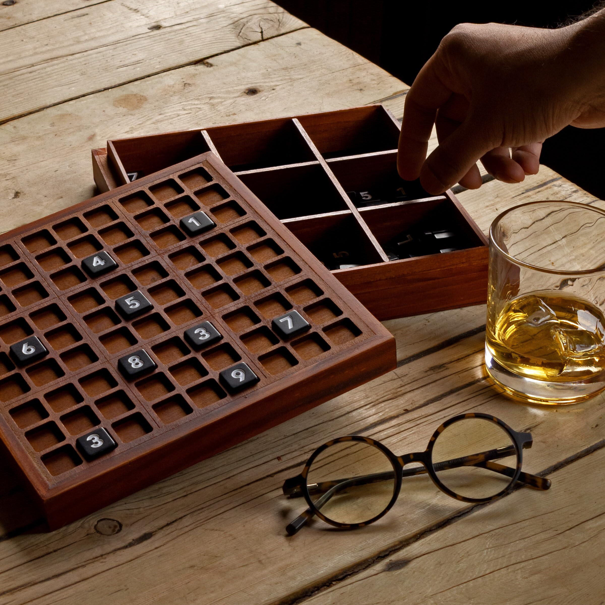 Iron & Glory Deluxe Holz-Sudoku-Puzzle-Spiel | Gehirnspieler 81 nummerierte Melamin-Fliesen & umfassende Anleitung | Reise-Brettspiel für Freunde & Familie | Ideales Retro-Neuheitsgeschenk & Wohndekor