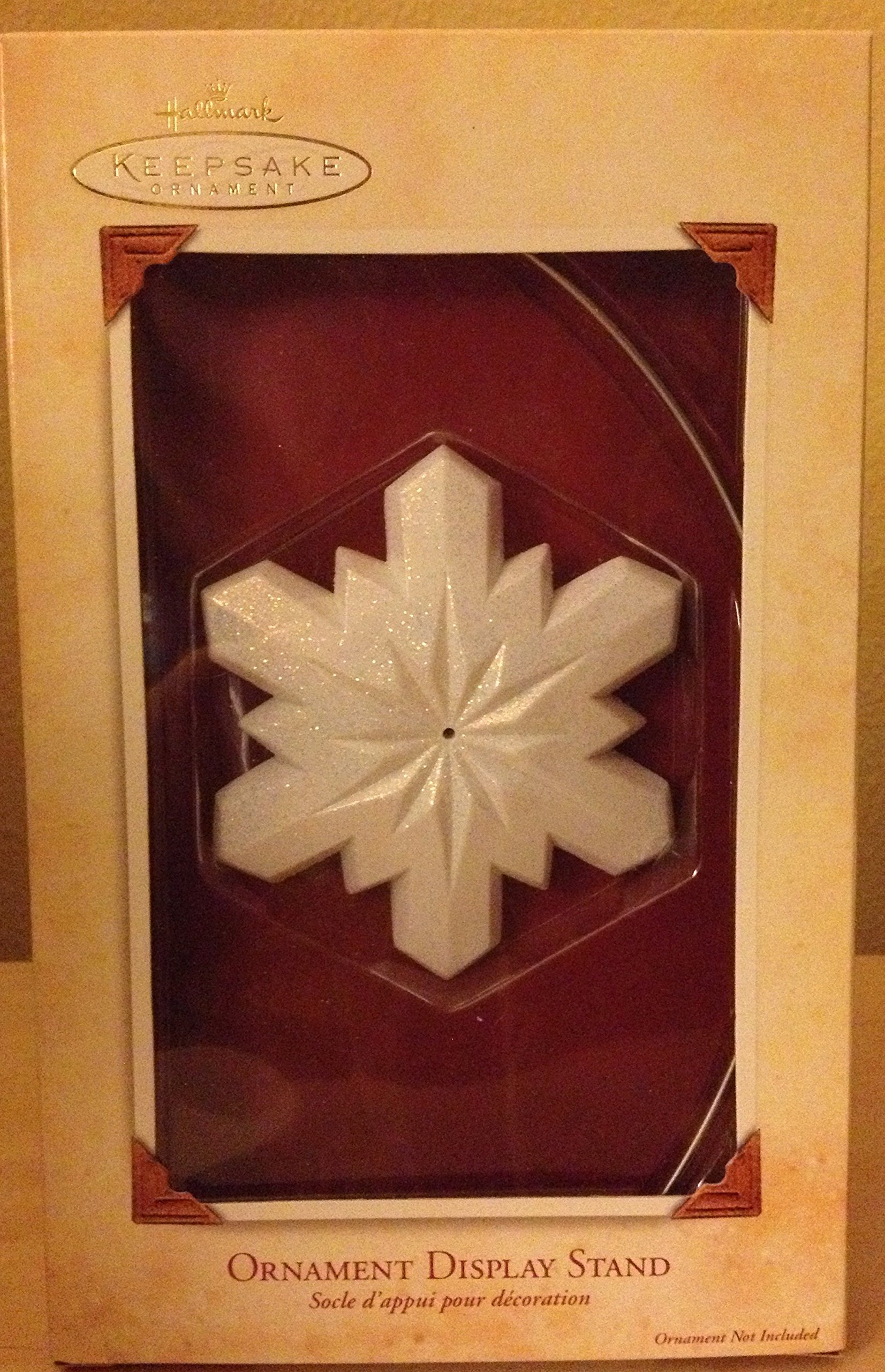 Amazon.com: Hallmark Keepsake Ornament Display Stand 2002 QX4952 : Home ...