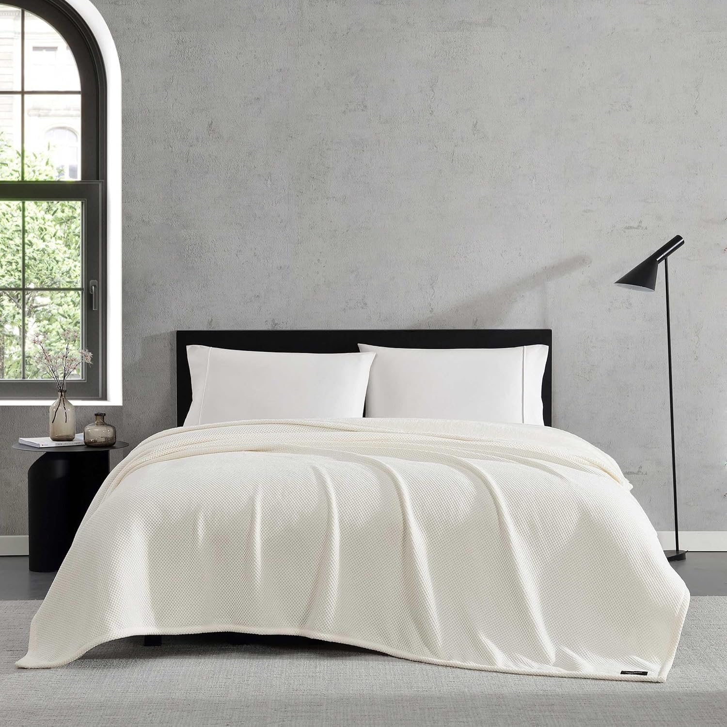 Vera Wang – King Size Blanket, Soft Textured Bedding with Cozy Chenille Finish & Refined Jacquard Weave, Throw Blanket for Bed or Couch with Whip-Stitch Hem (Beige)