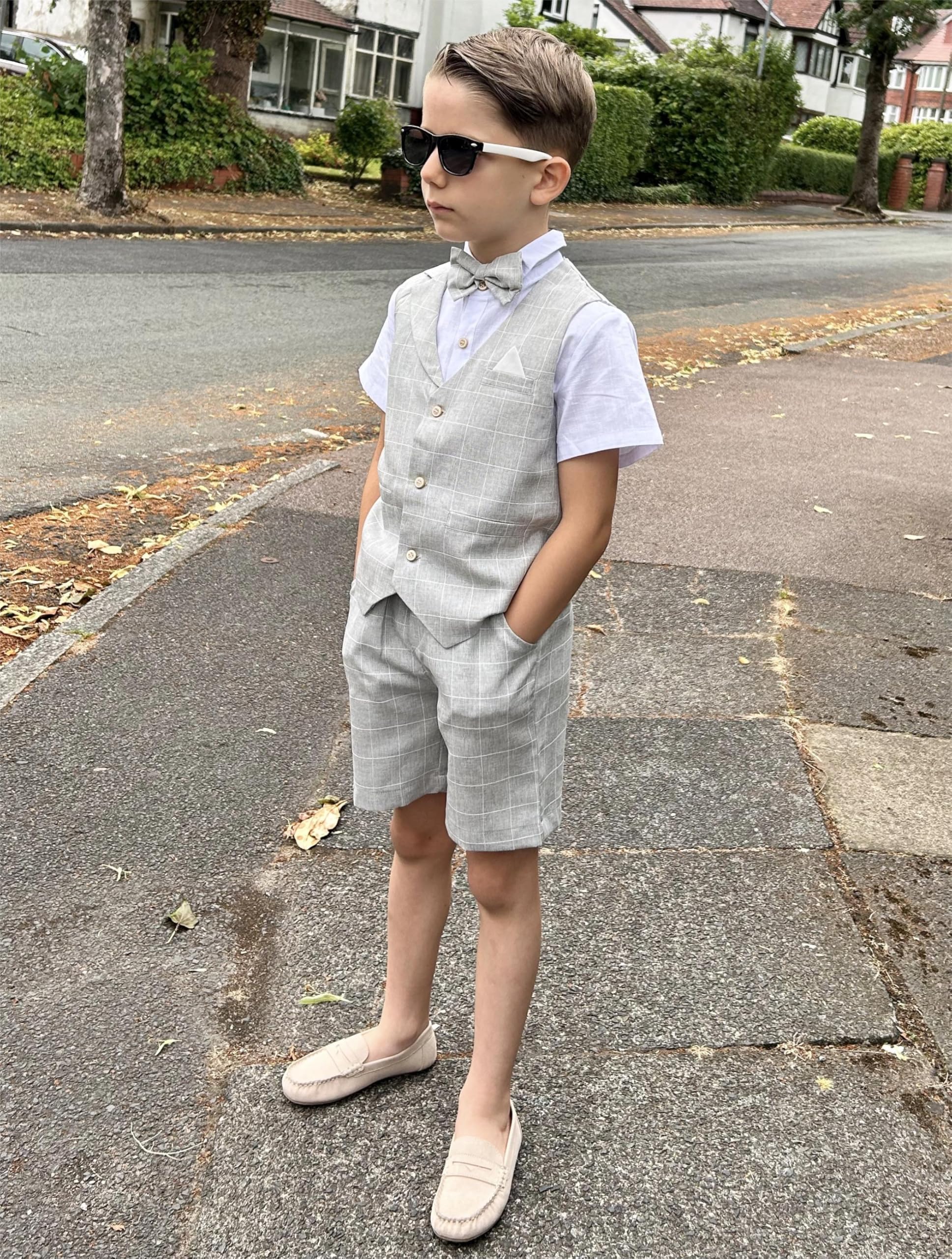 LOLANTA 4 pièces Costume Enfant Garcon Mariage Ete, Vetements Garcon Ceremonie, Ensemble Costume Short Gilet Chemise avec nœud Papillon pour 2-12 Ans
