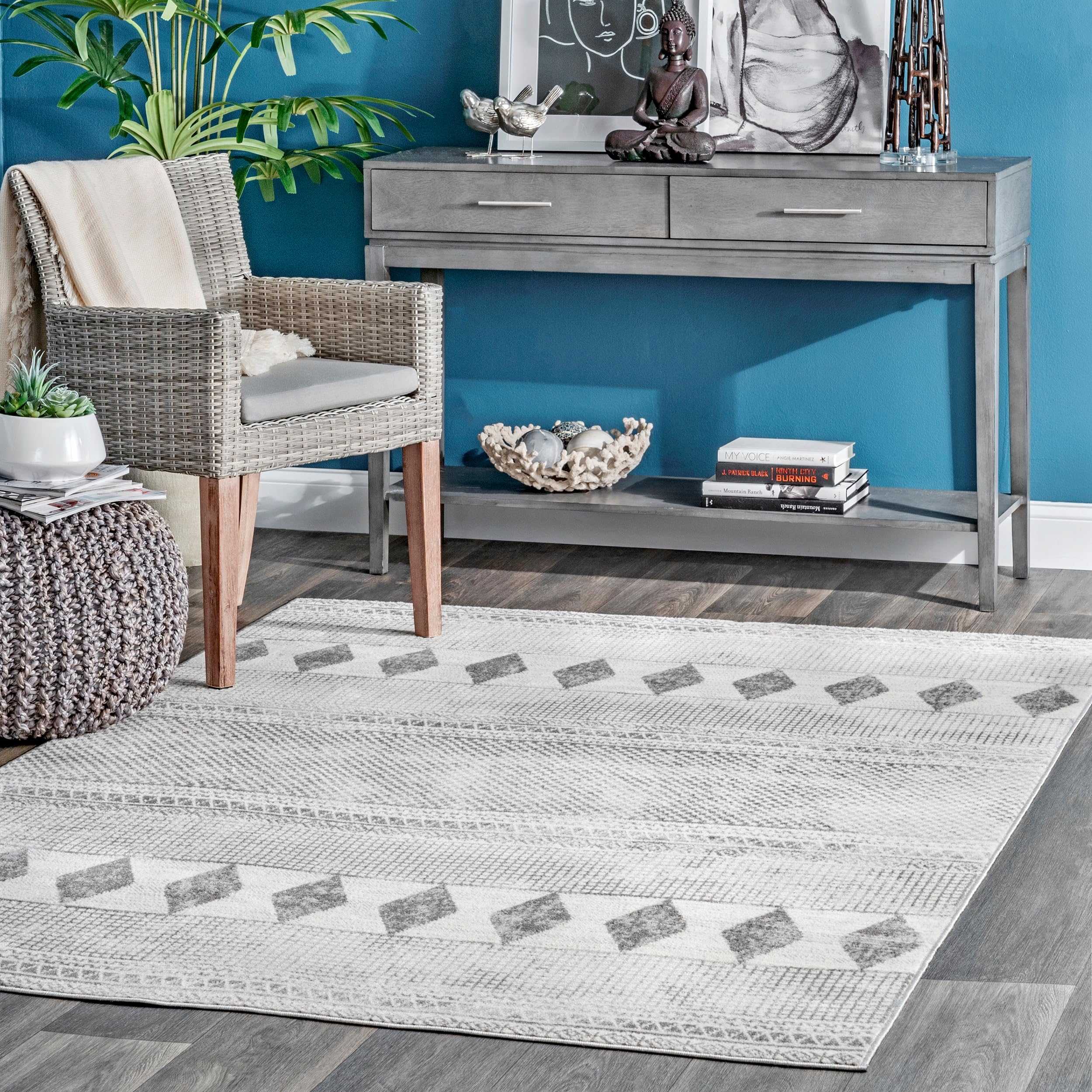 Amazon.com: nuLOOM Tinsley Faded Geometric Banded Area Rug, 7x9, Grey ...