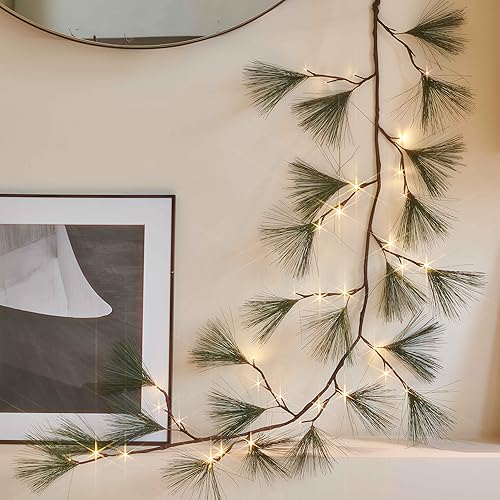 Miniatura 4 de Hairui Guirnalda de pino de Navidad iluminada de 6 pies con temporizador, guirnalda con luces alimentada por USB y funciona con pilas para el hogar,