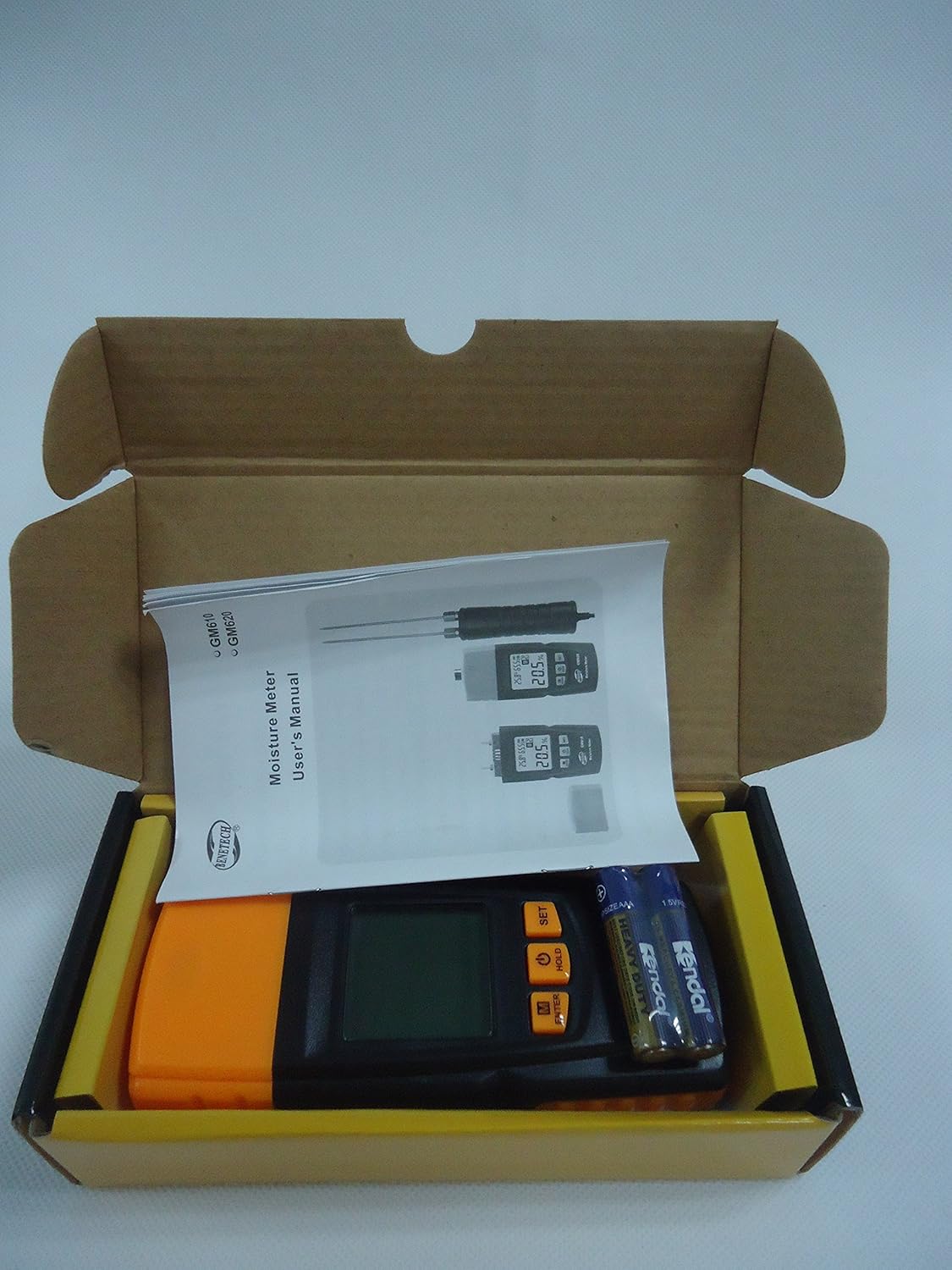 Benetech GM610 Wood Moisture Meter in box with manual and batteries.
